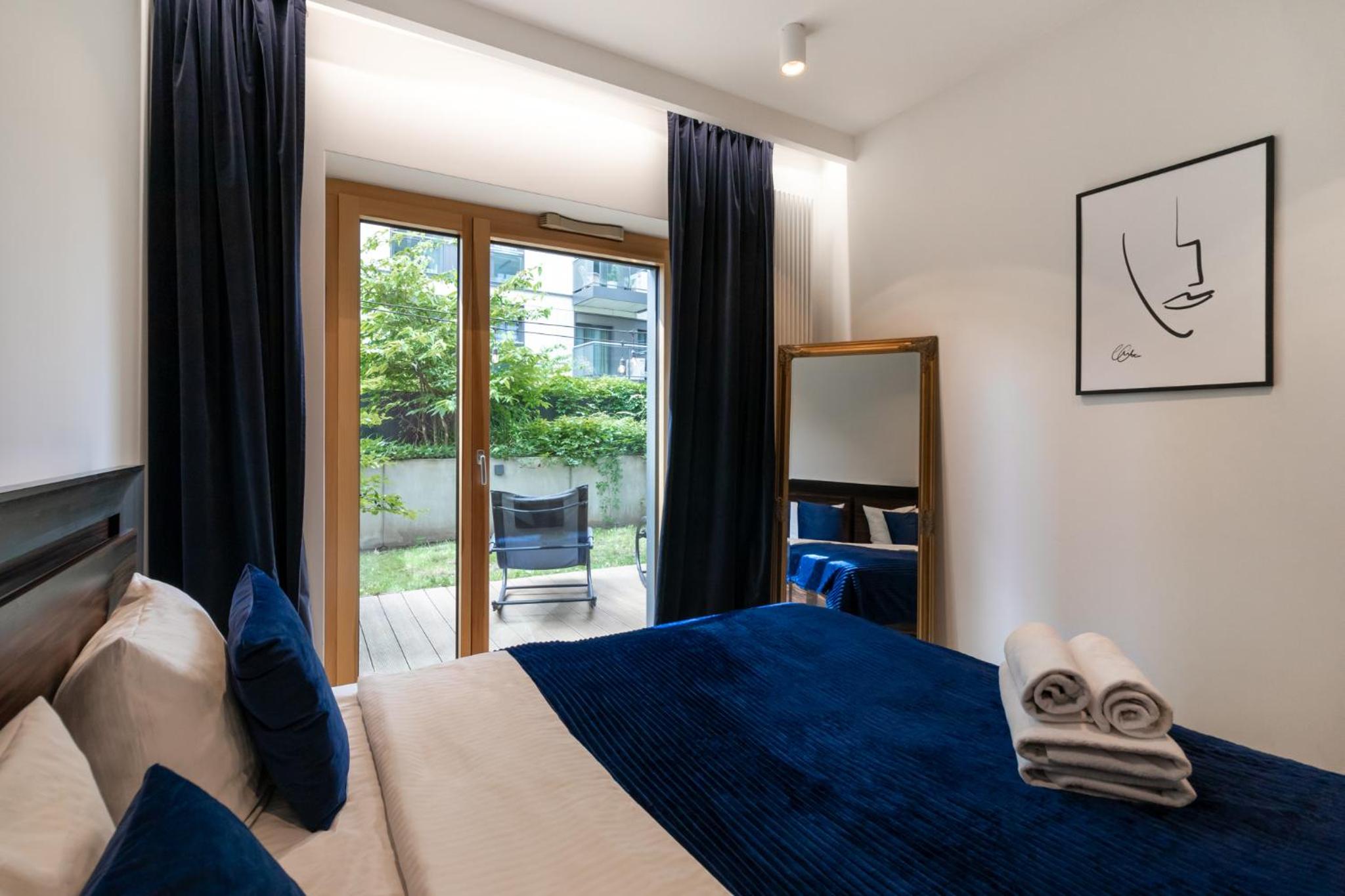 Urban Chic - Luxury 2-Bedroom, Mennica Residence