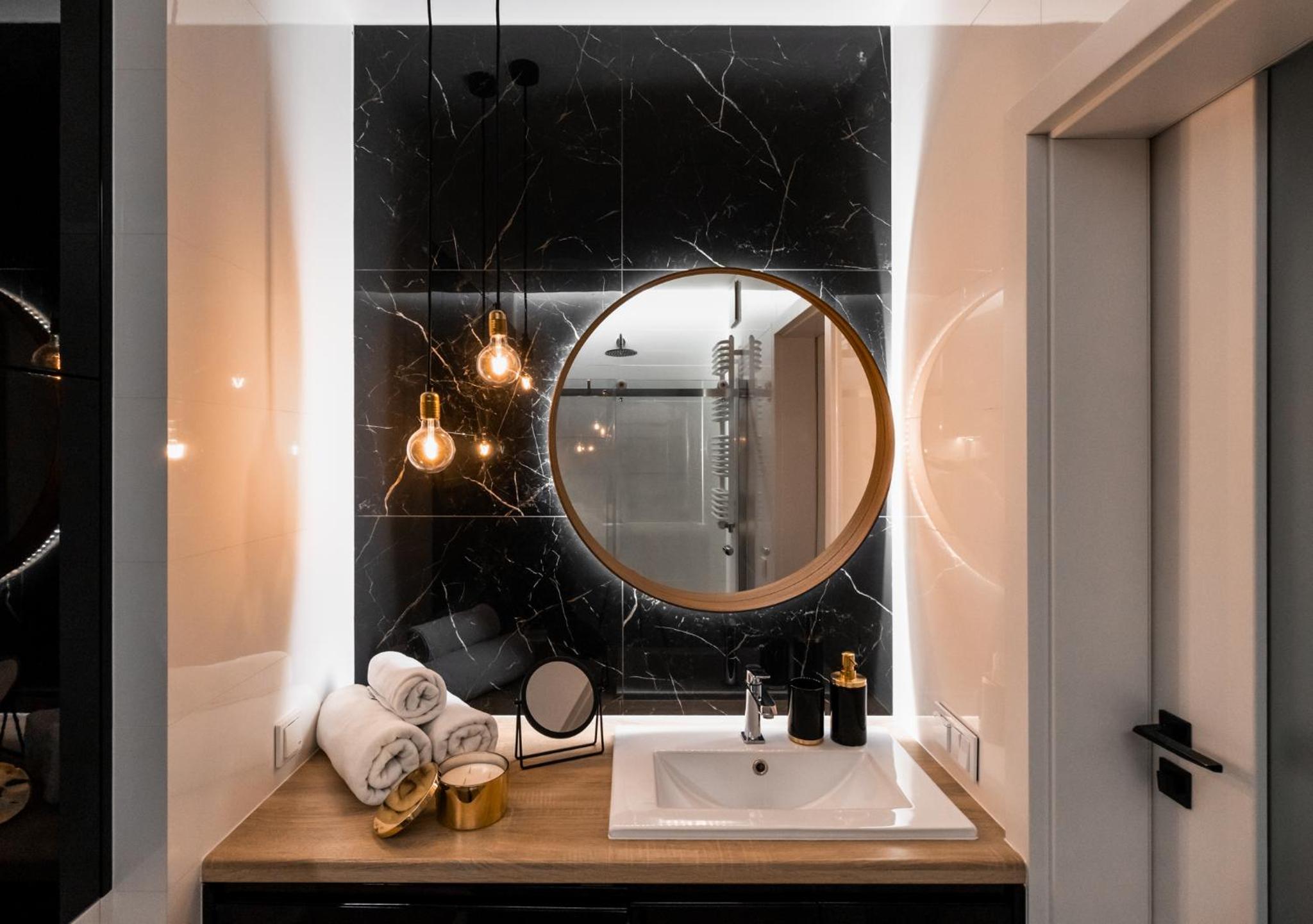 Urban Chic - Luxury 2-Bedroom, Mennica Residence