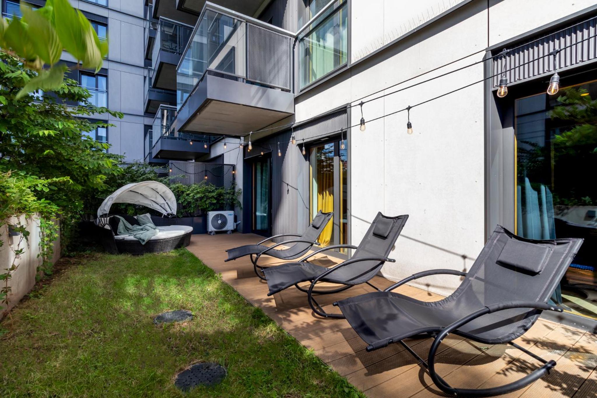 Urban Chic - Luxury 2-Bedroom, Mennica Residence