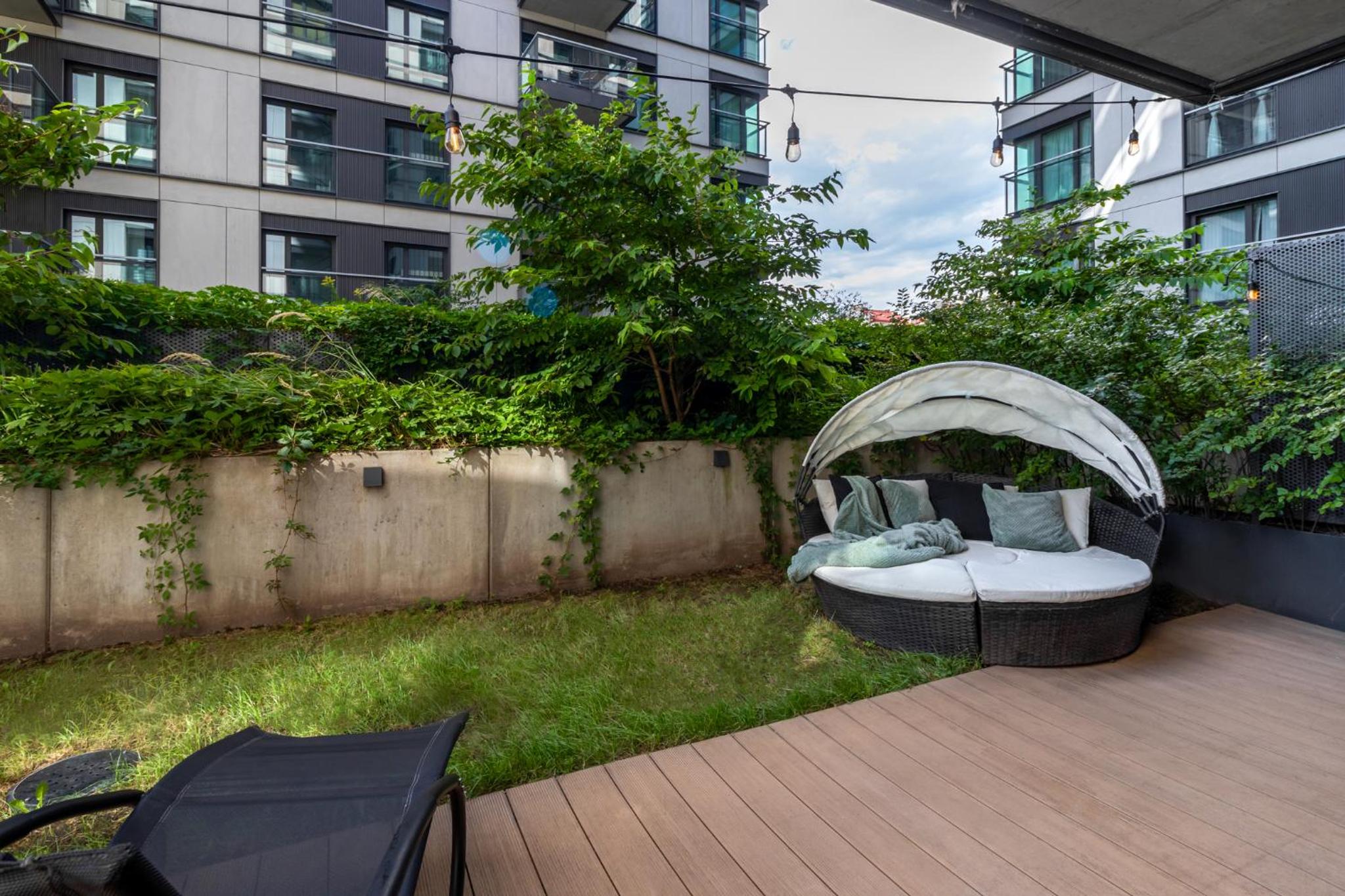 Urban Chic - Luxury 2-Bedroom, Mennica Residence