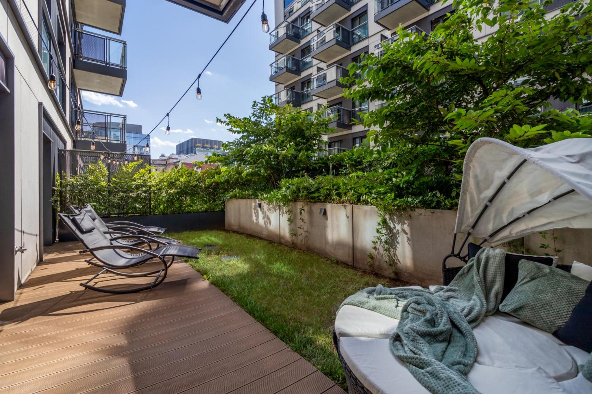 Urban Chic - Luxury 2-Bedroom, Mennica Residence