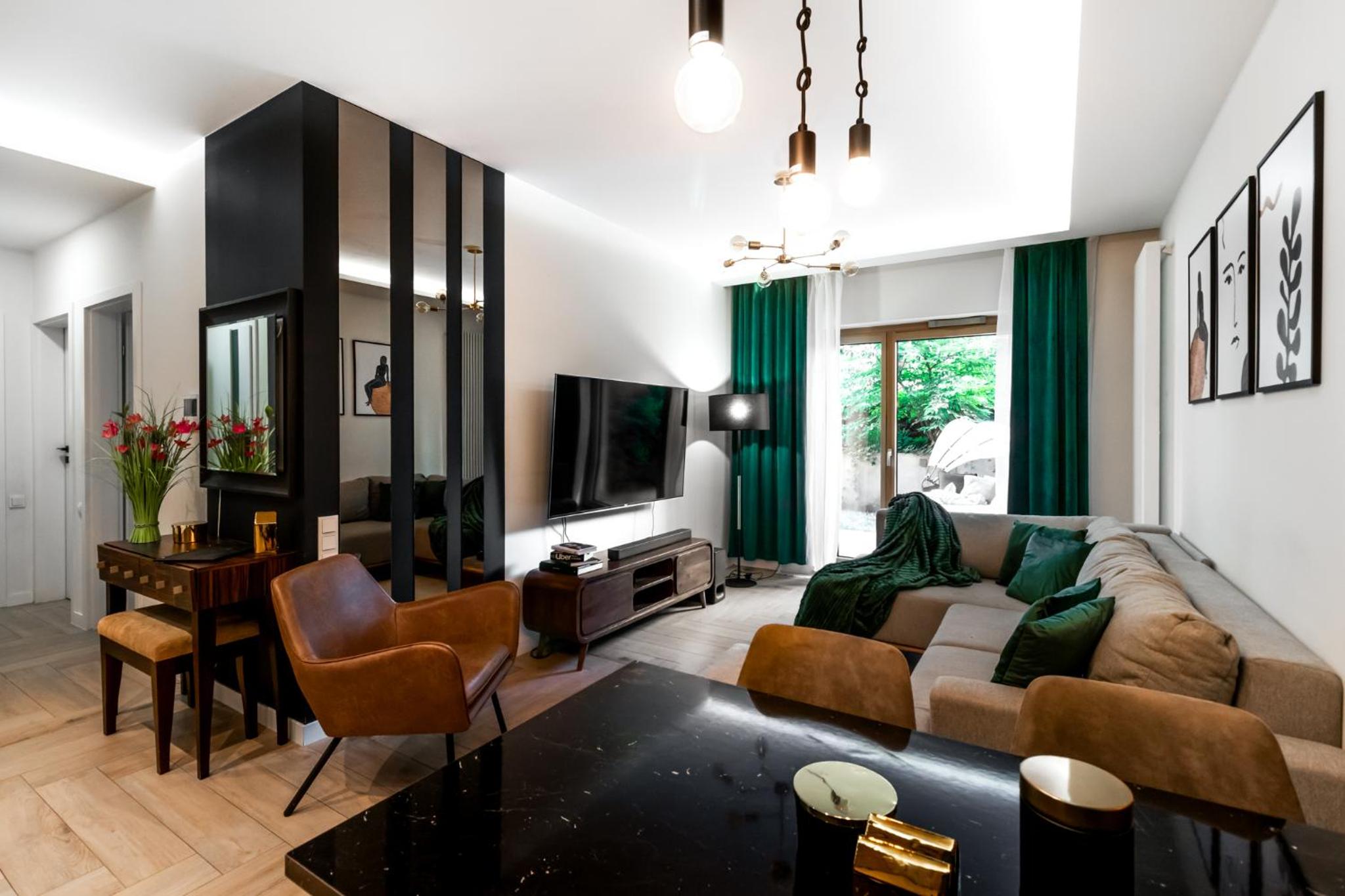 Urban Chic - Luxury 2-Bedroom, Mennica Residence