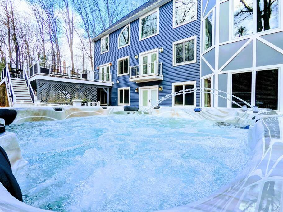 The Athena Hideaway - hottub, firepit, lake & racetrack view 4