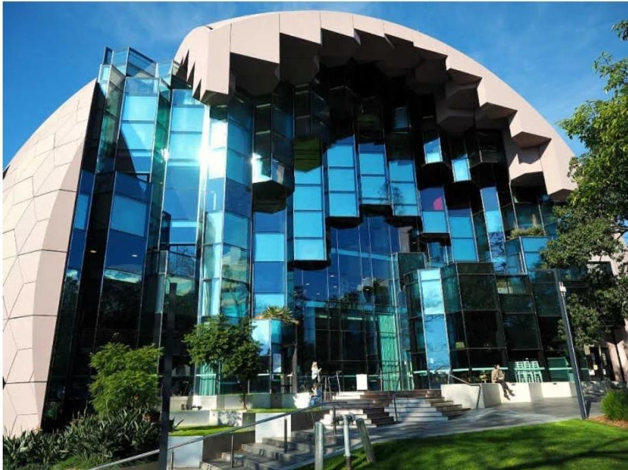 City Centre Unit Overlooking Ryrie Street!