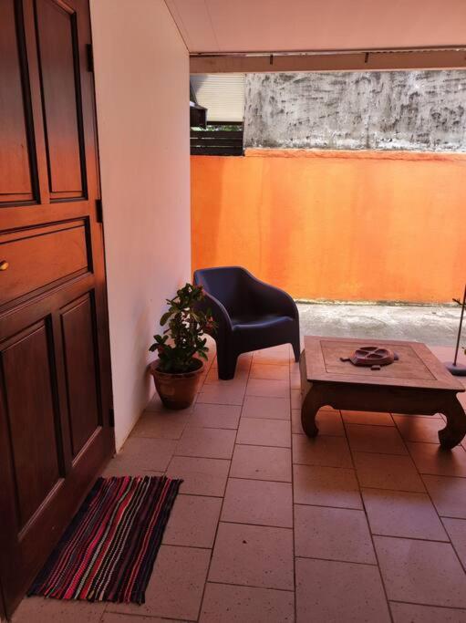 les hauts de Remire Chambre studio indépendant calme avec piscine