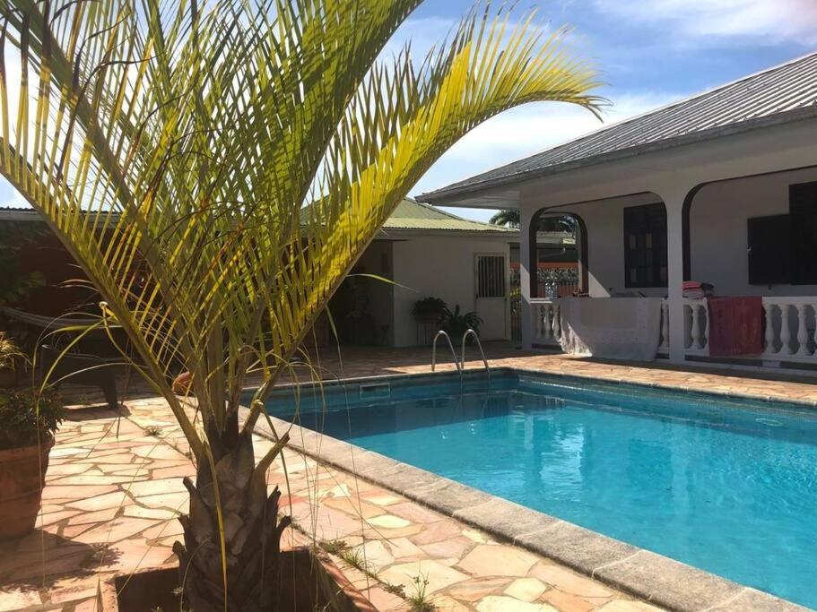 les hauts de Remire Chambre studio indépendant calme avec piscine