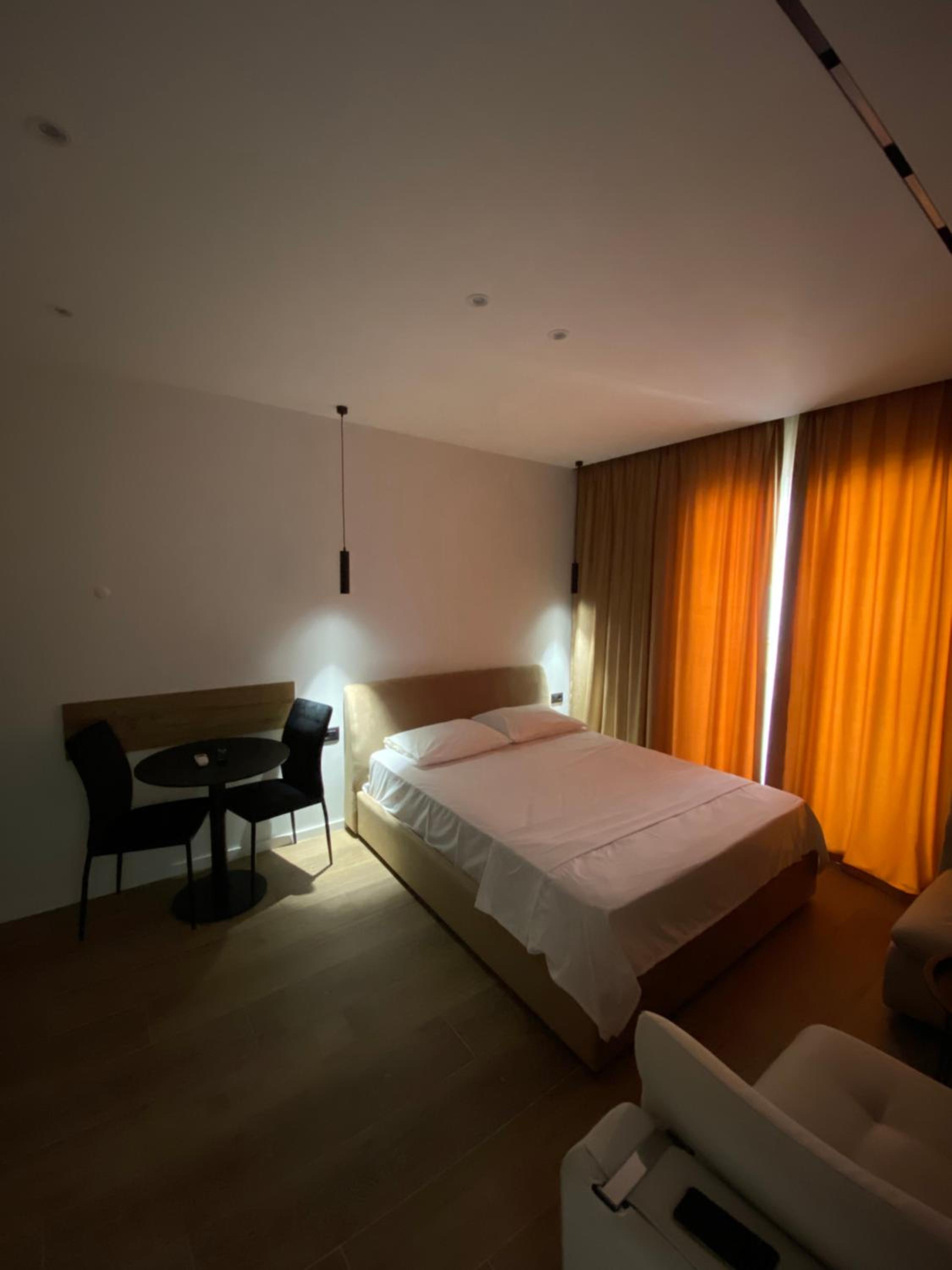 E Apartment