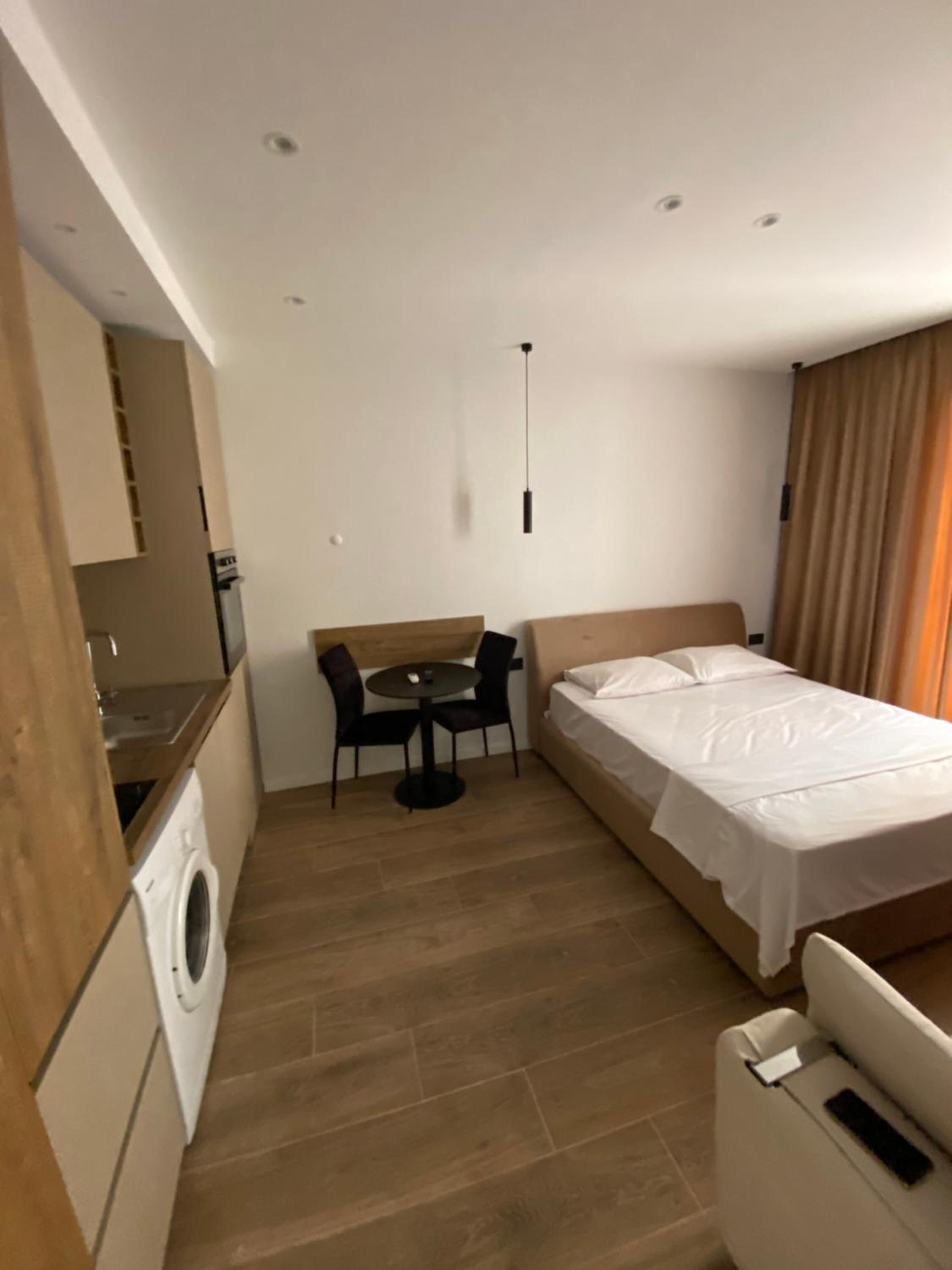E Apartment