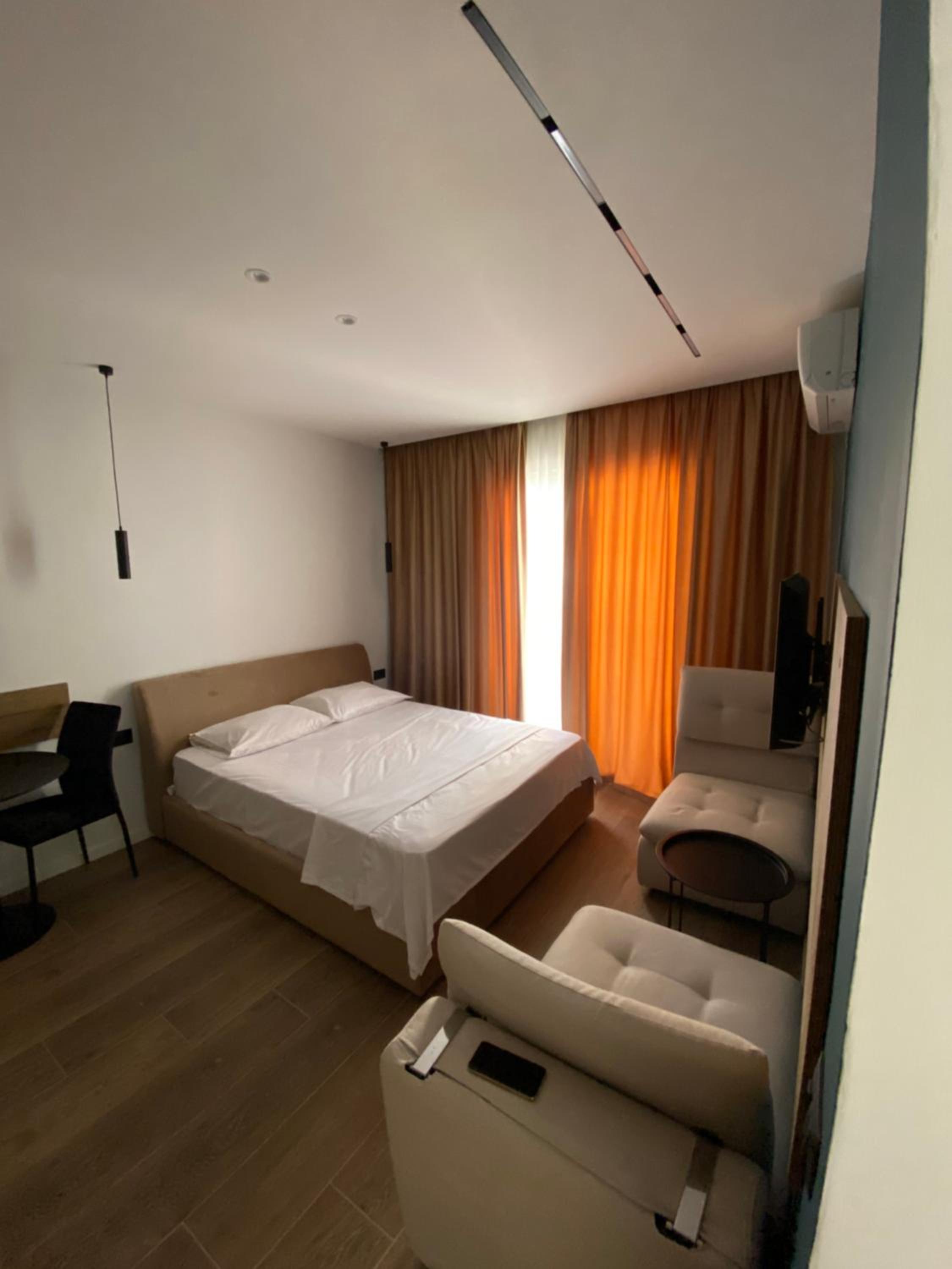E Apartment