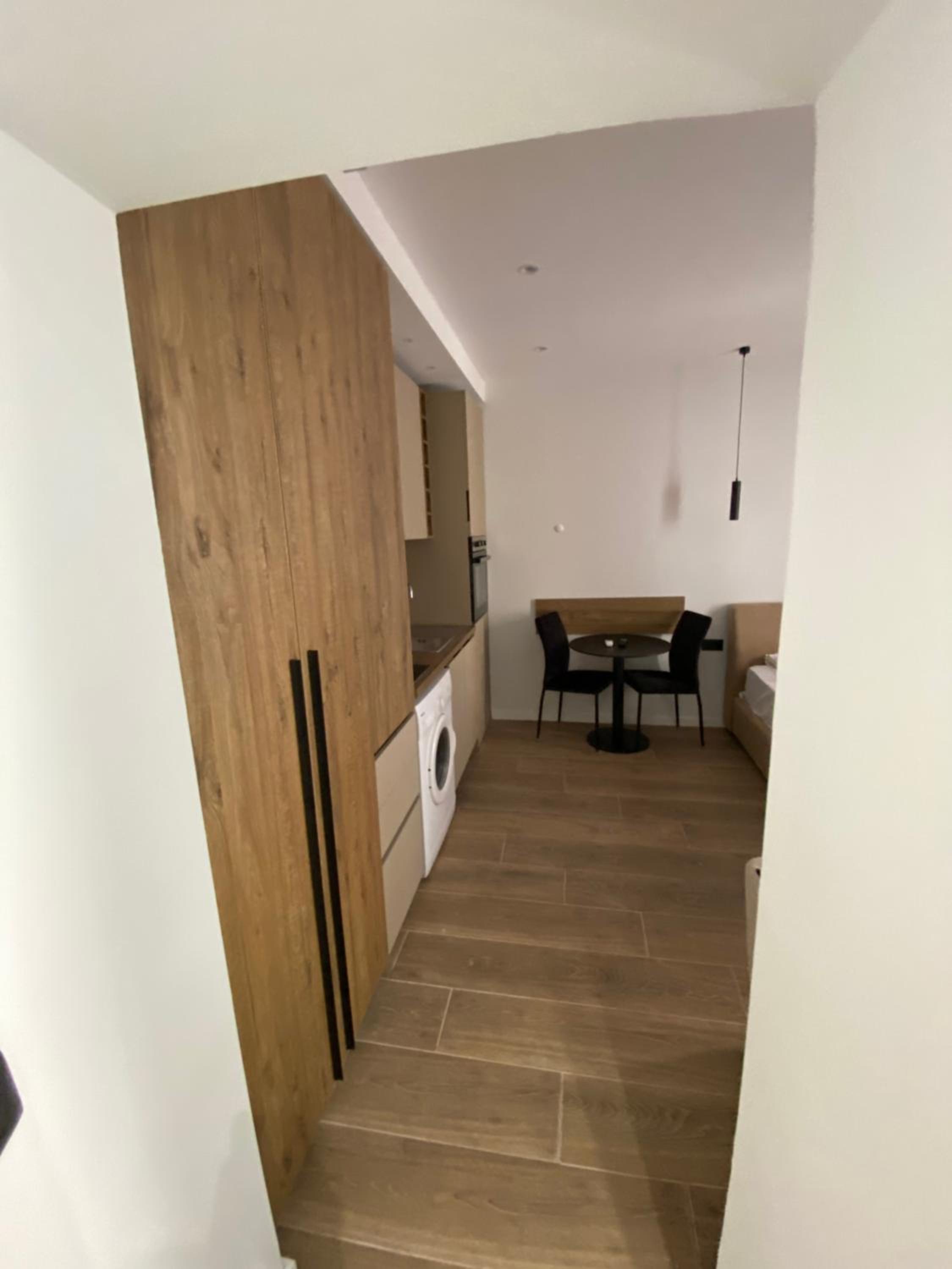 E Apartment