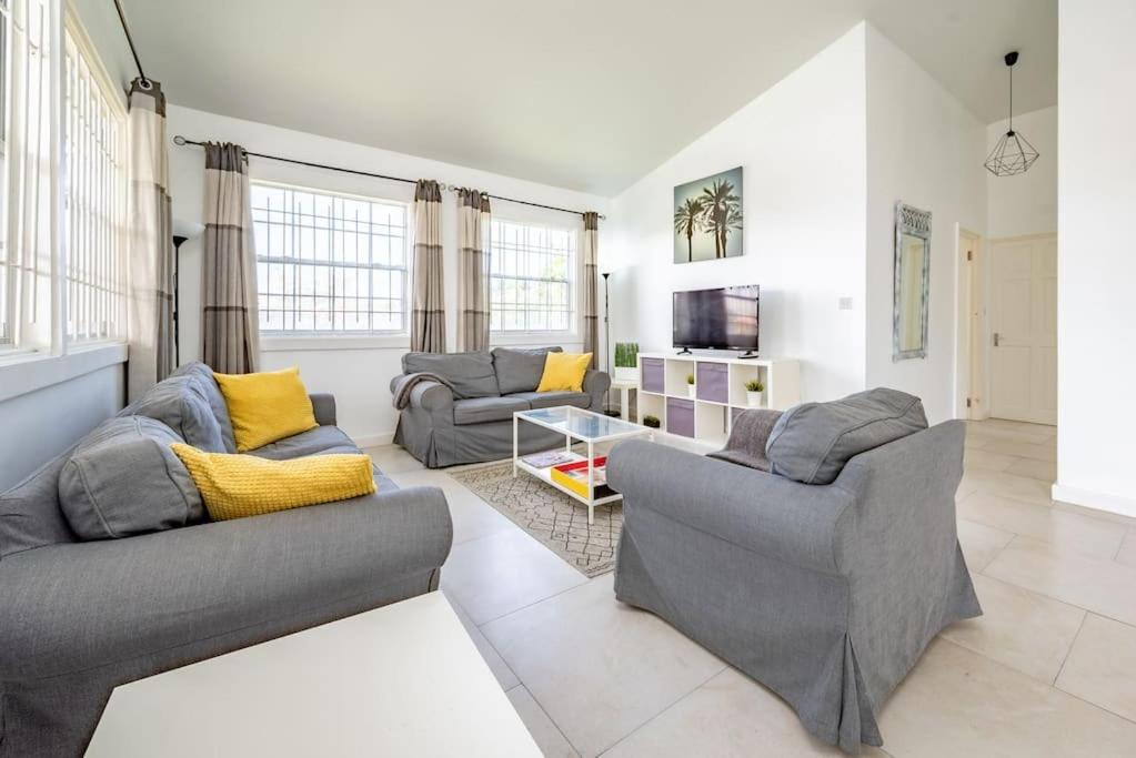 Reduit Orchard - Beautiful Home near Reduit Beach view 3