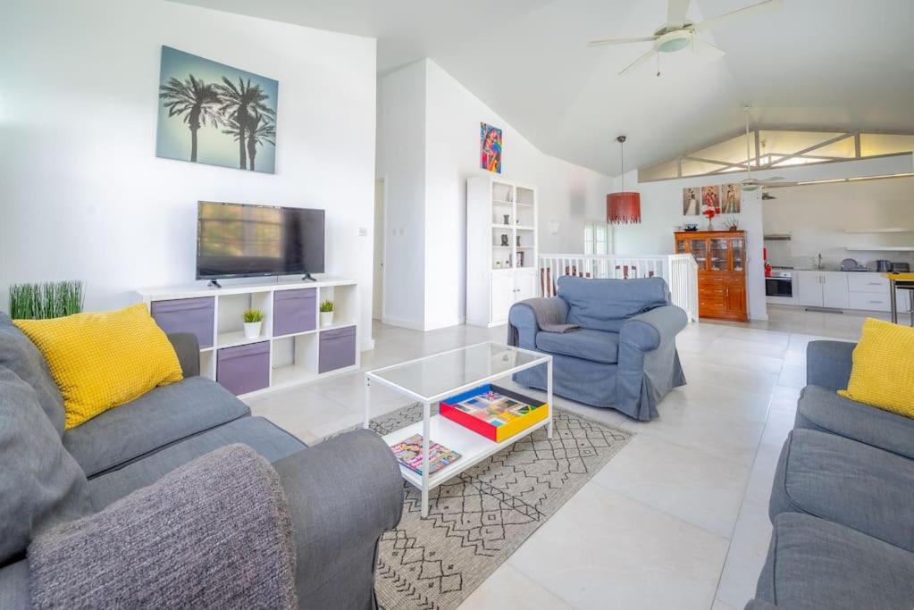 Reduit Orchard - Beautiful Home near Reduit Beach view 4