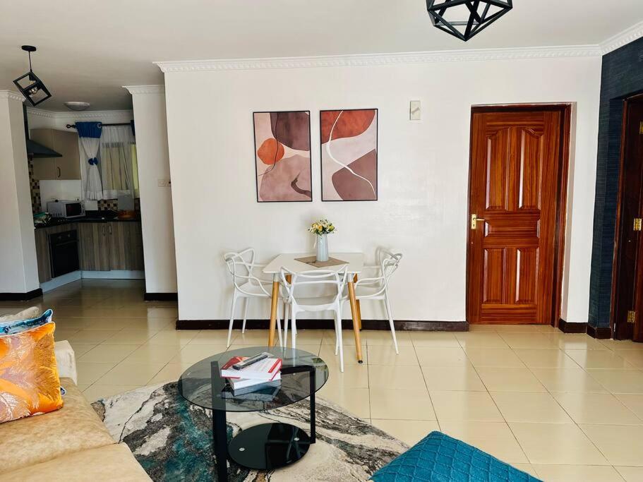 Stylish Apartment Near Wilson Airport ,Nairobi National Park & Giraffe Centre