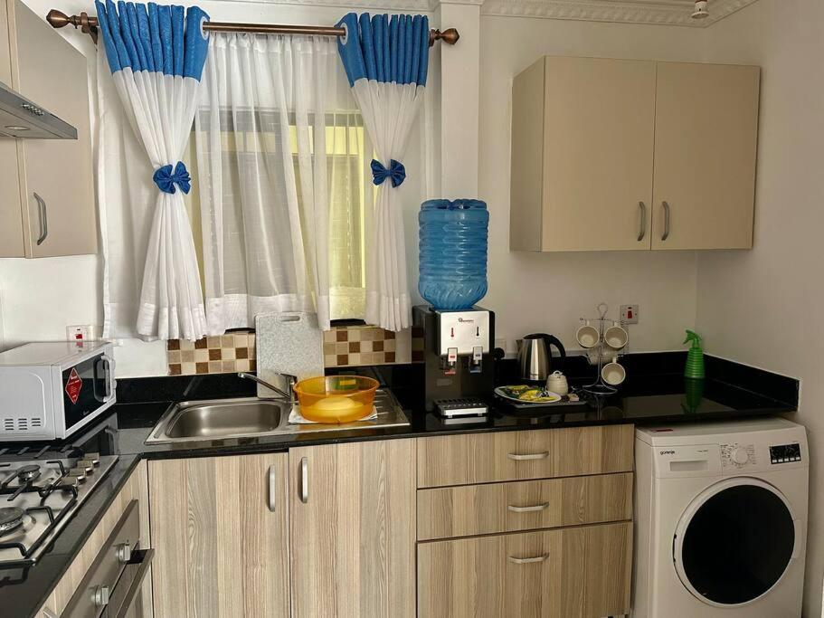 Stylish Apartment Near Wilson Airport ,Nairobi National Park & Giraffe Centre