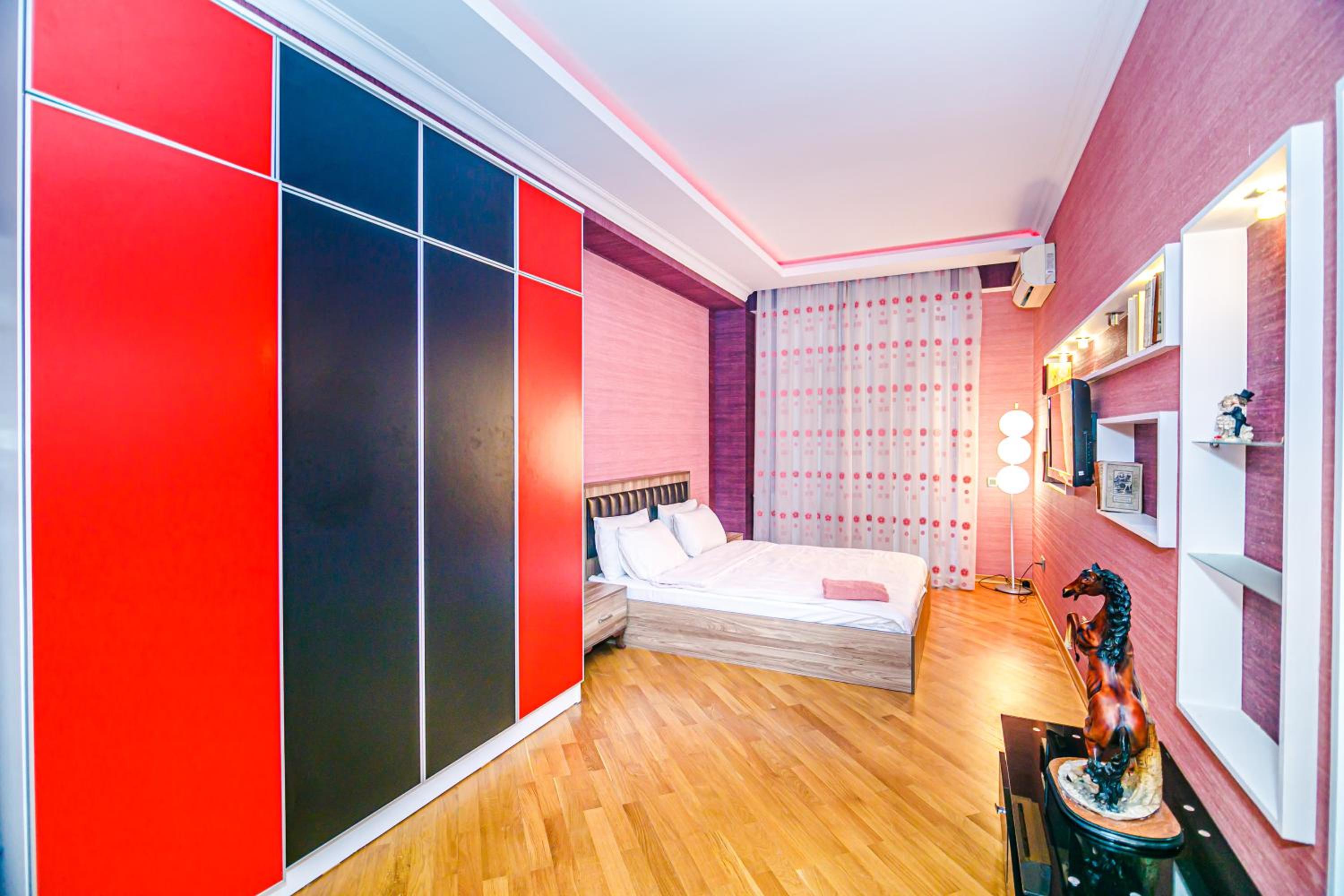 Piramida Plaza Premium House