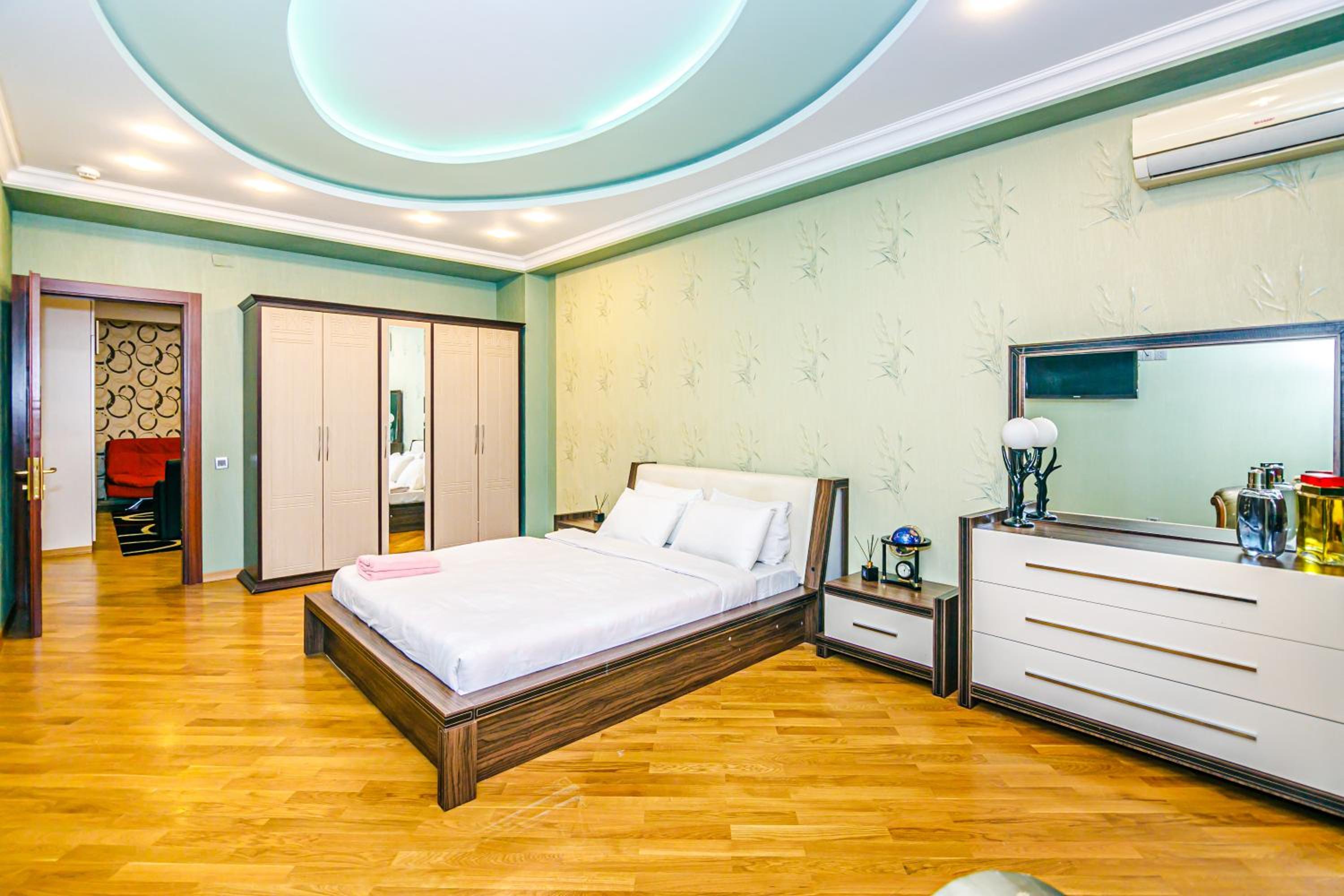 Piramida Plaza Premium House