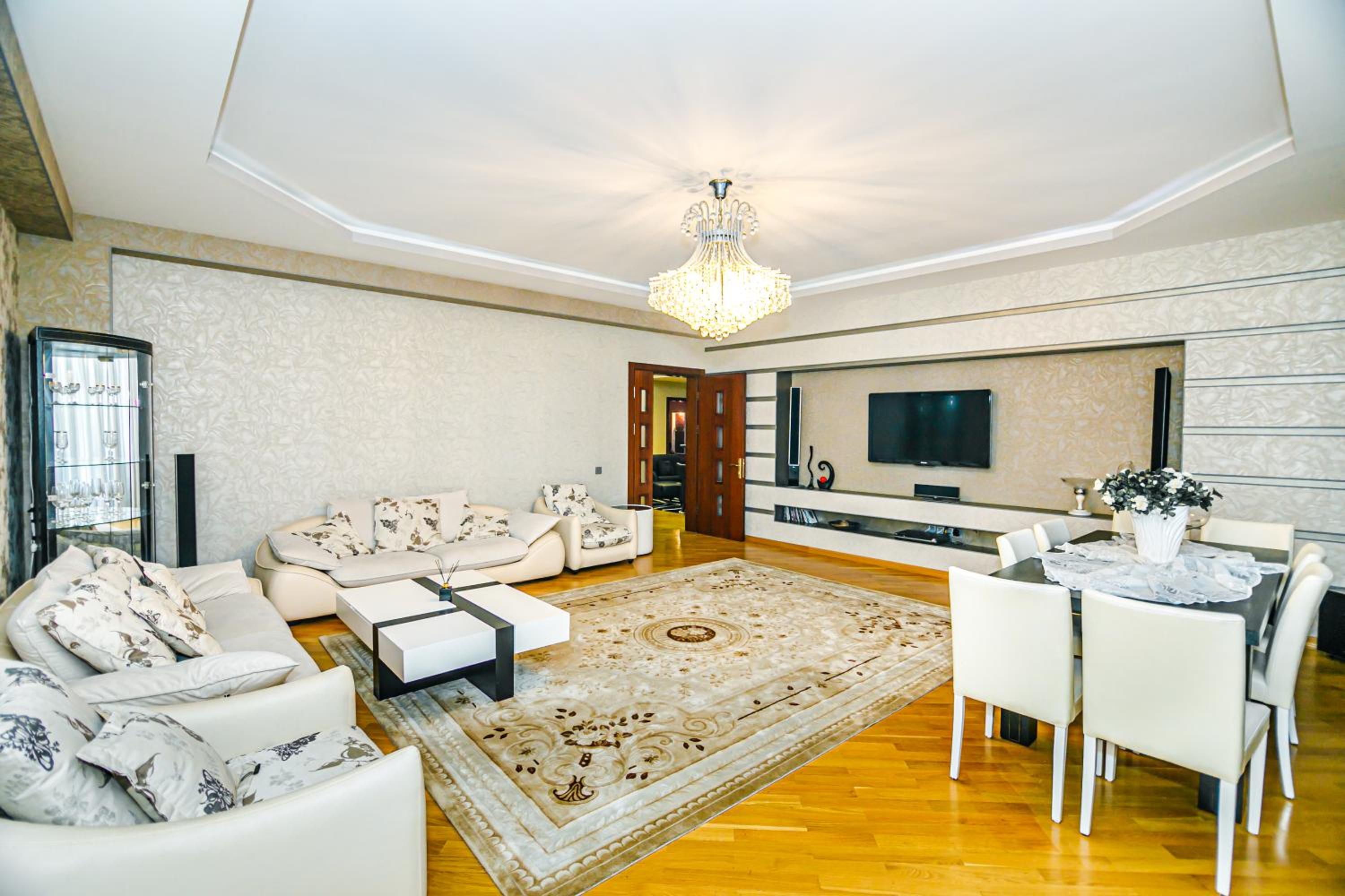 Piramida Plaza Premium House