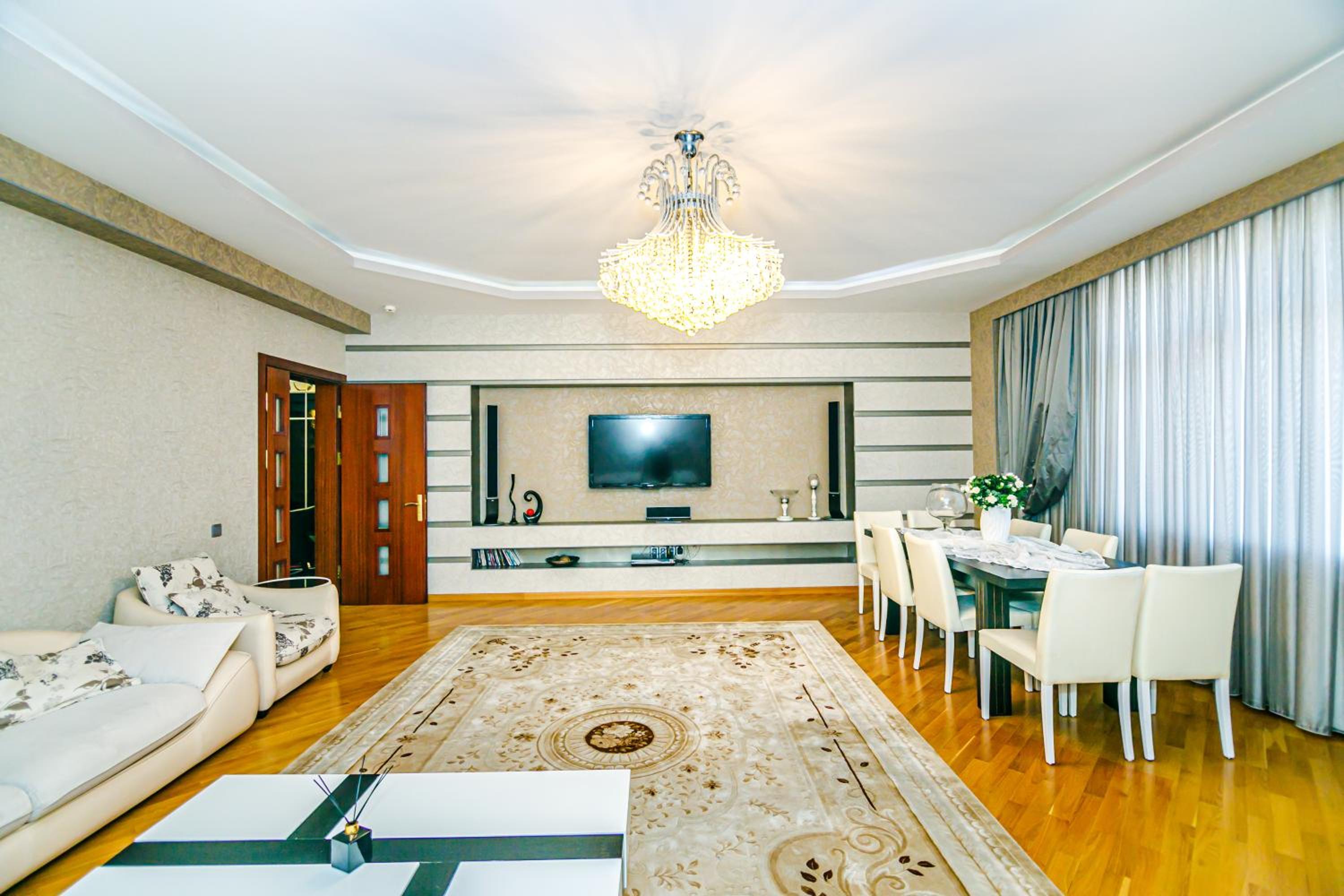 Piramida Plaza Premium House