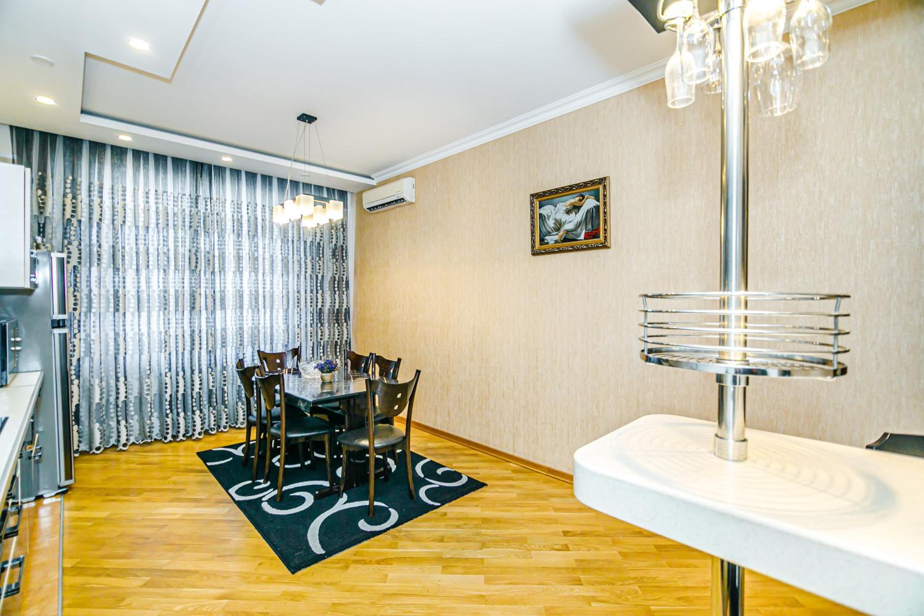 Piramida Plaza Premium House