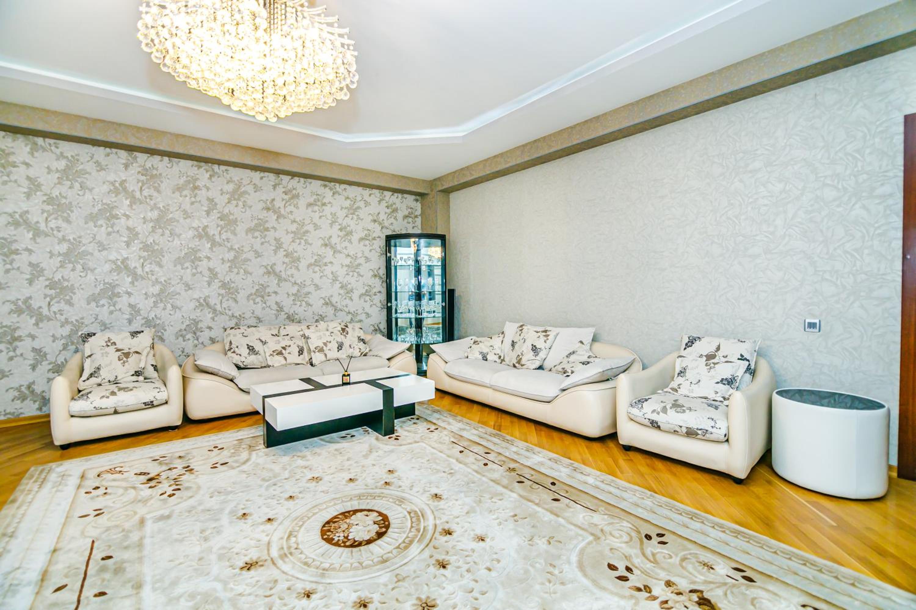 Piramida Plaza Premium House