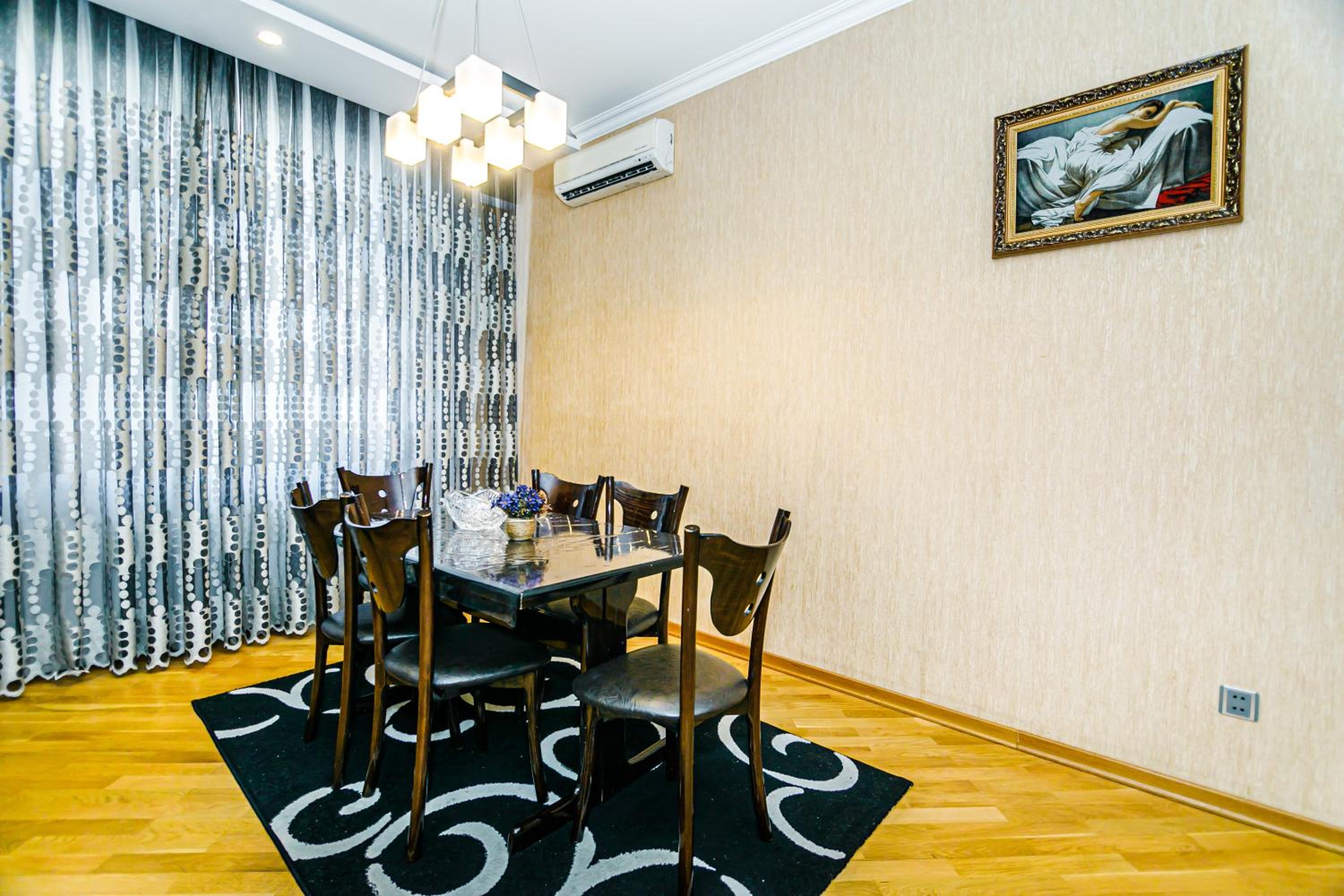Piramida Plaza Premium House