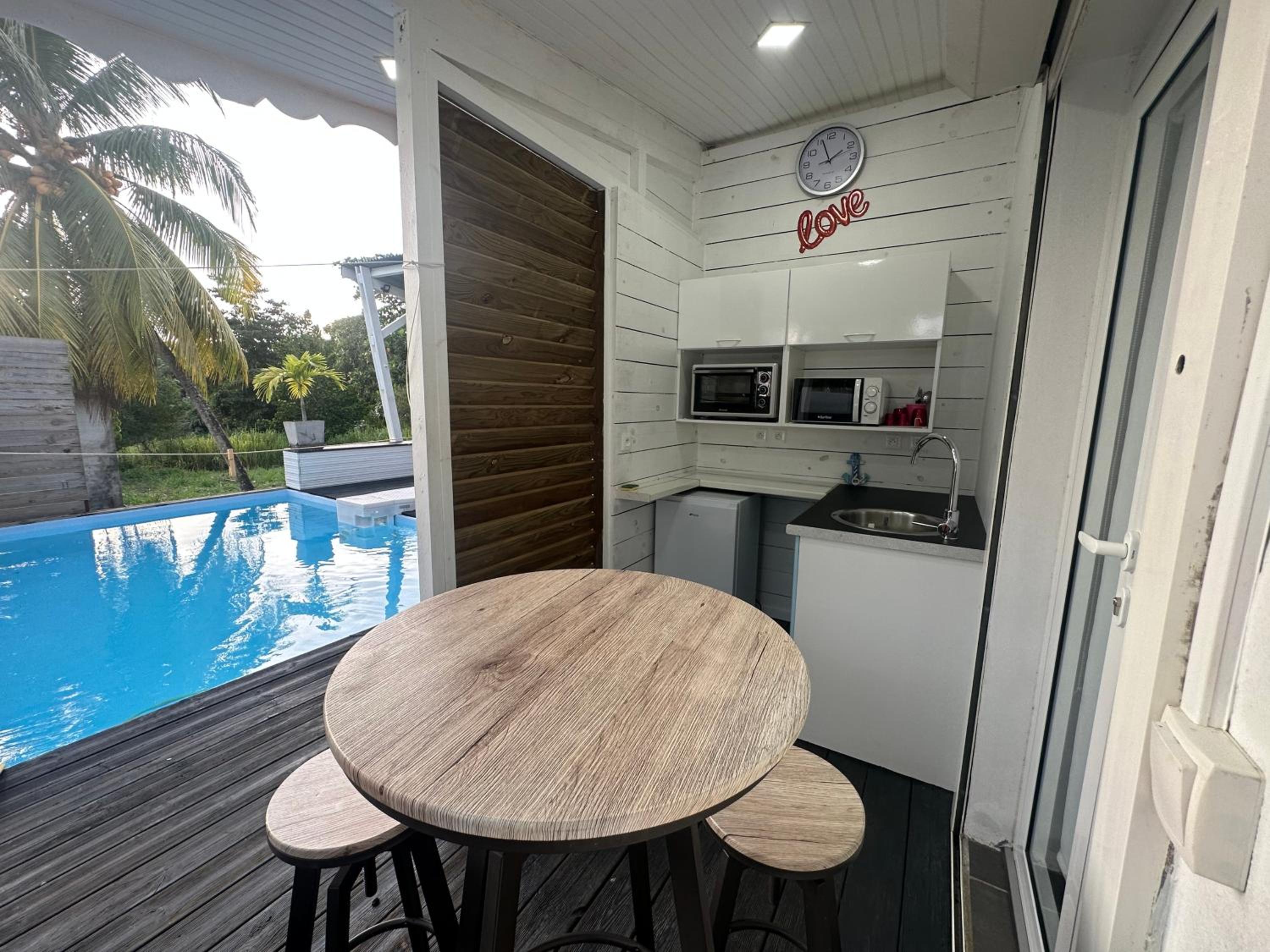 Maison avec piscine et jacuzzi view 3