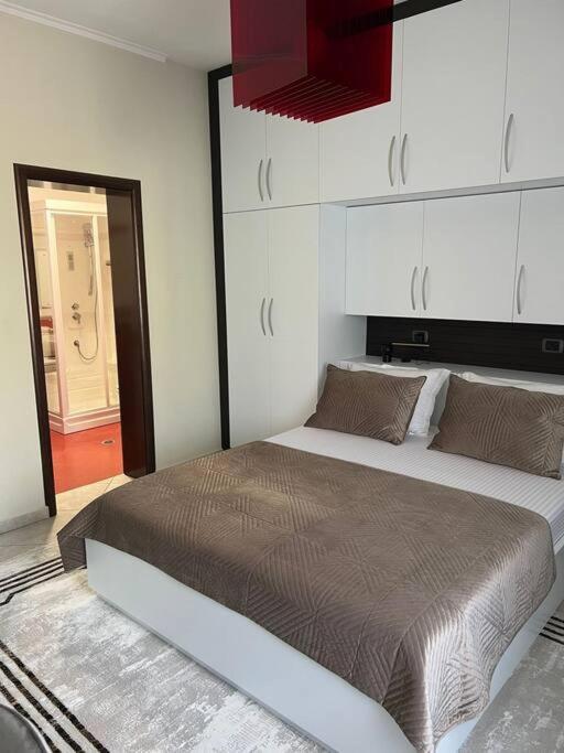 Manga Apartments - Apartment 302