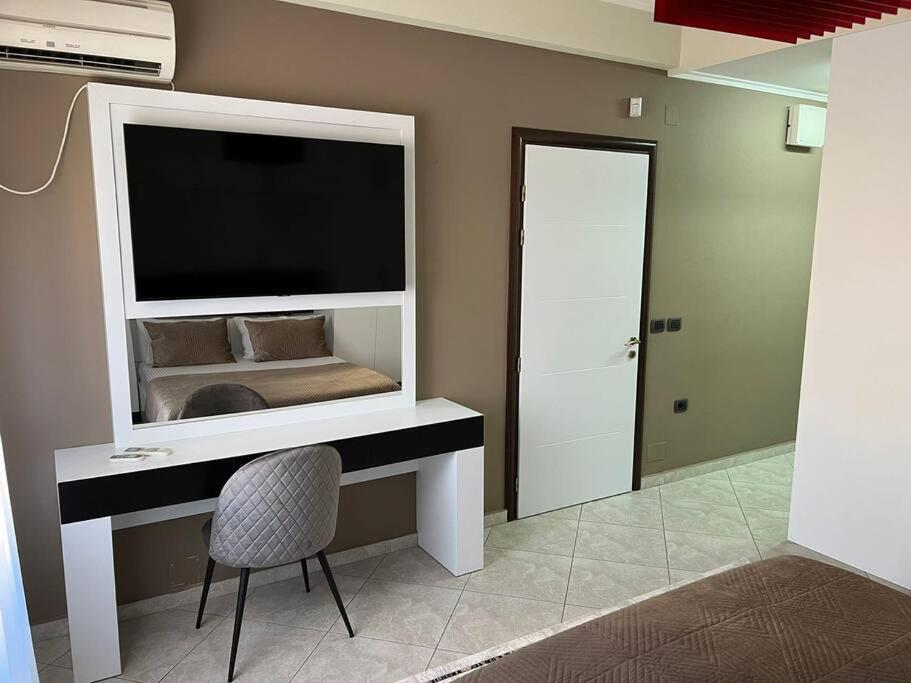 Manga Apartments - Apartment 302