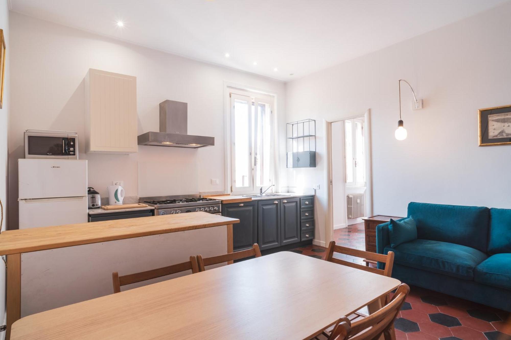 HC - Sunny Apartment in Testaccio!