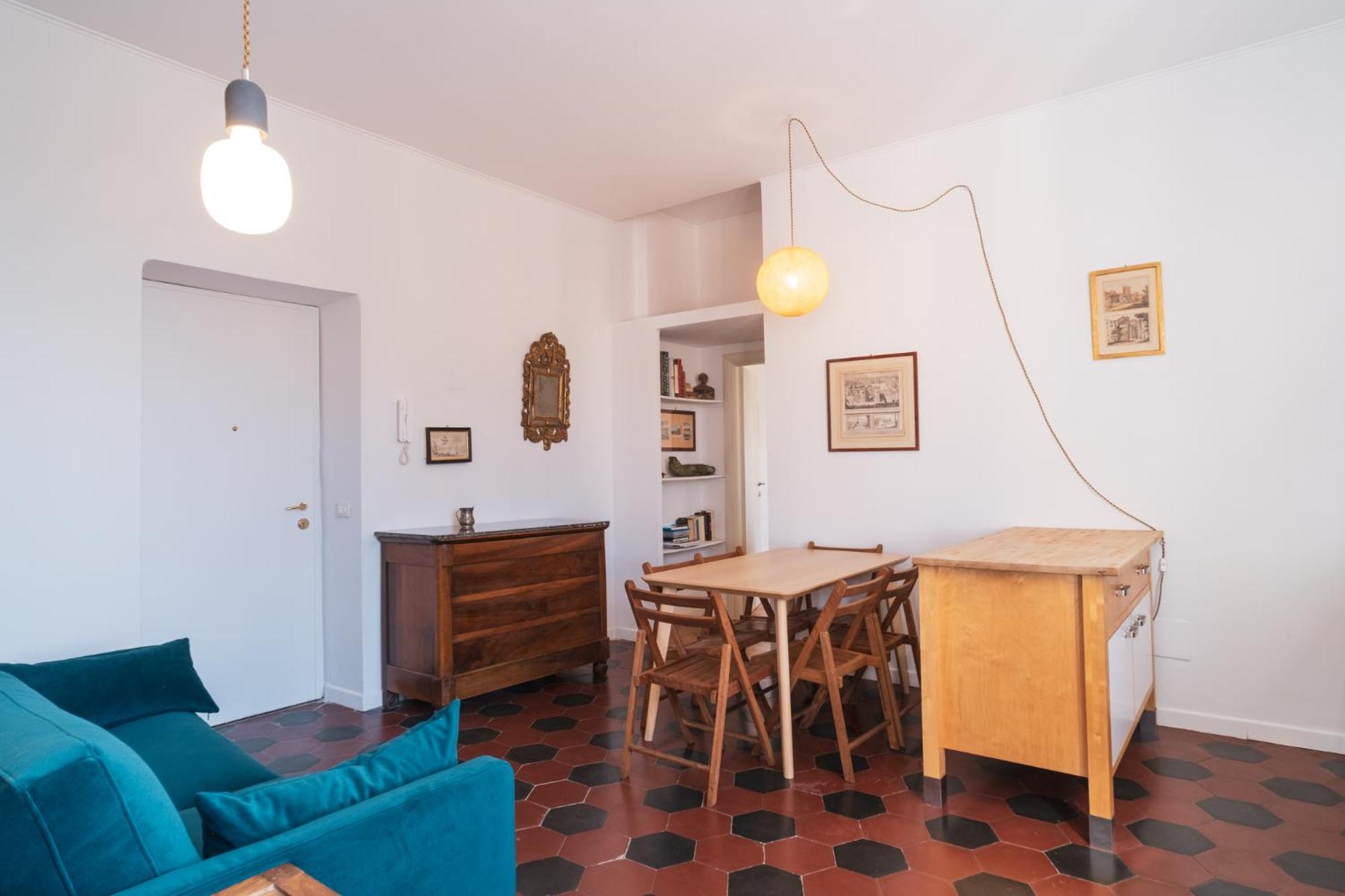 HC - Sunny Apartment in Testaccio!