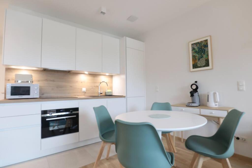 Central fully serviced studio