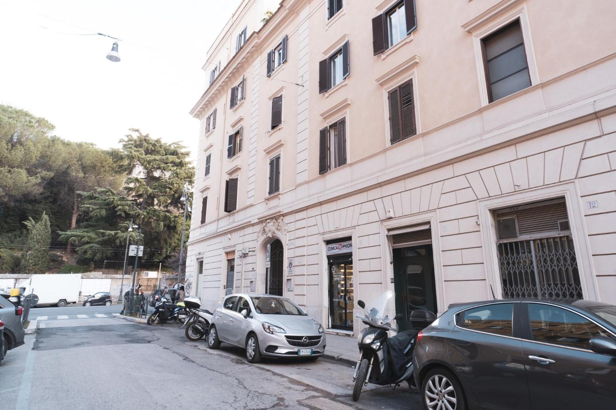 HC - Sunny Apartment in Testaccio!