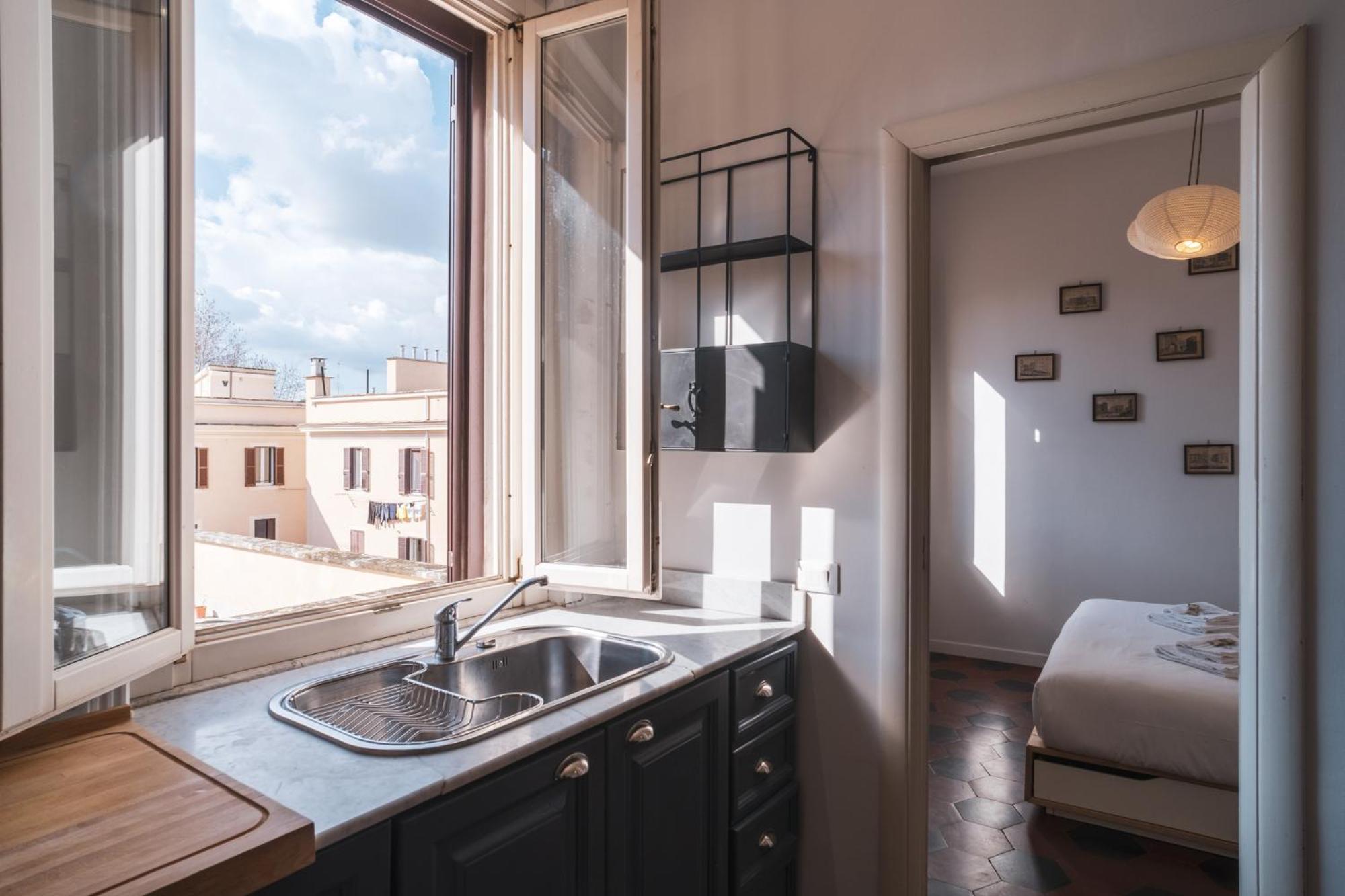 HC - Sunny Apartment in Testaccio!