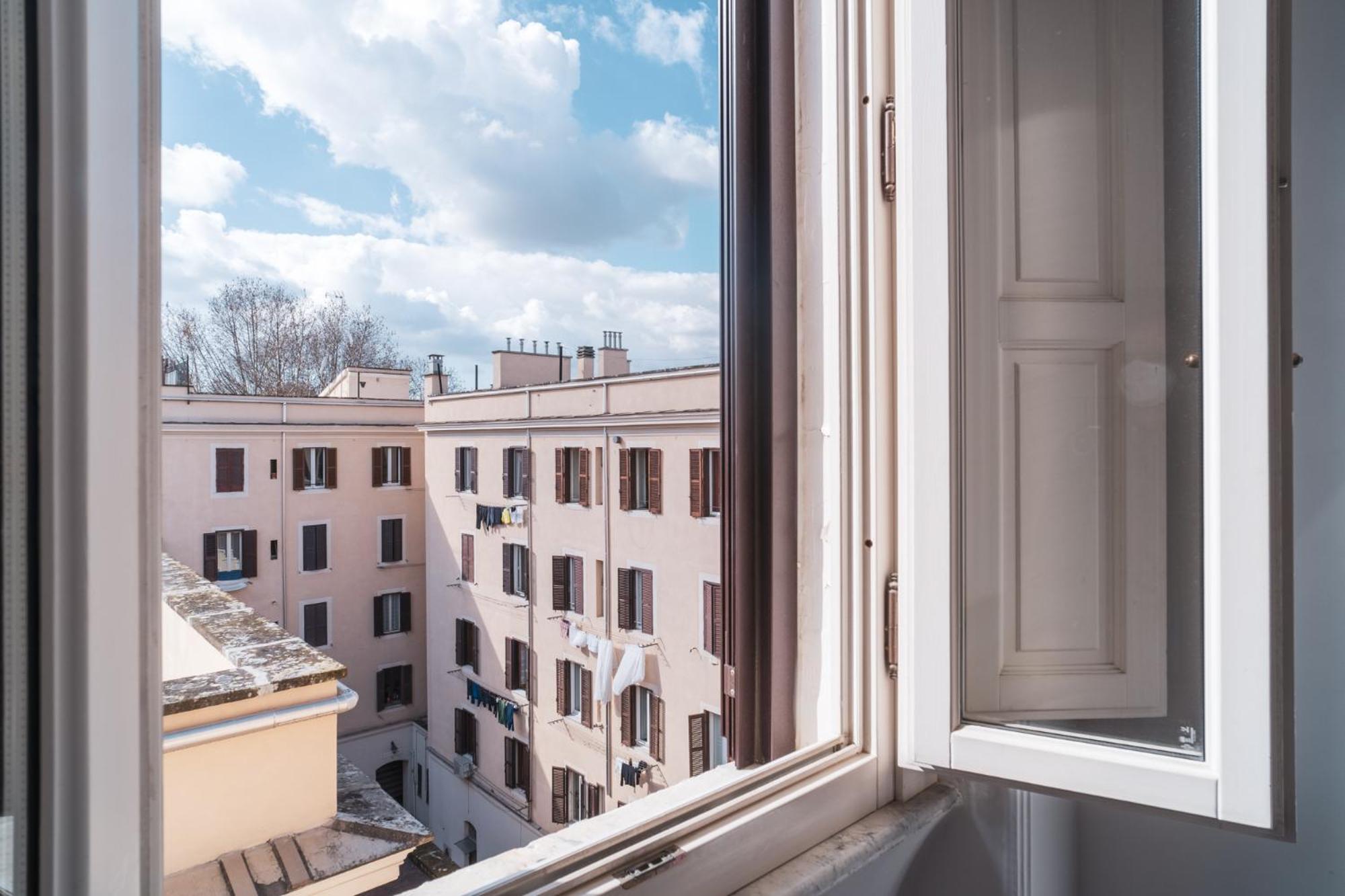 HC - Sunny Apartment in Testaccio!