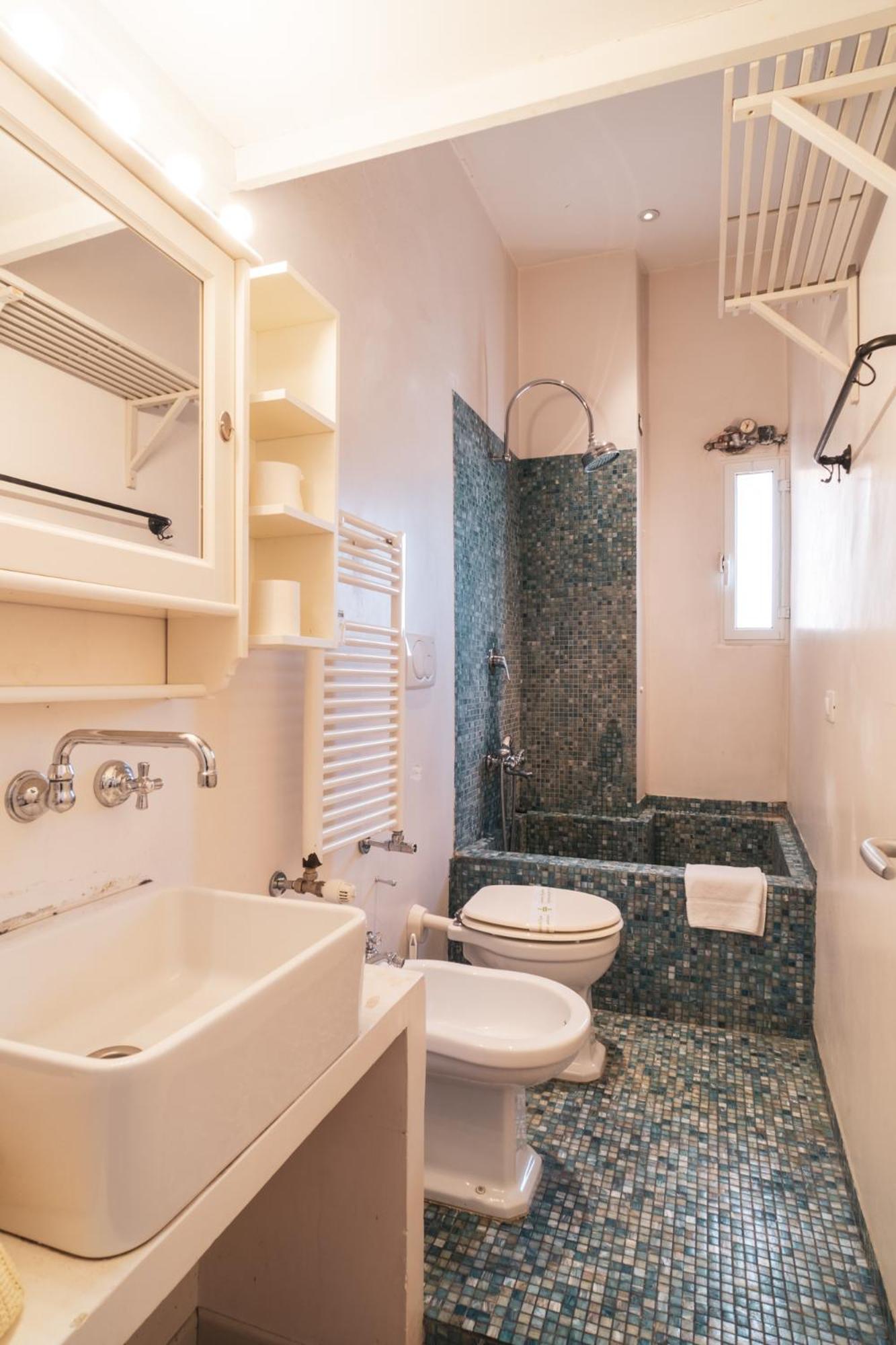 HC - Sunny Apartment in Testaccio!