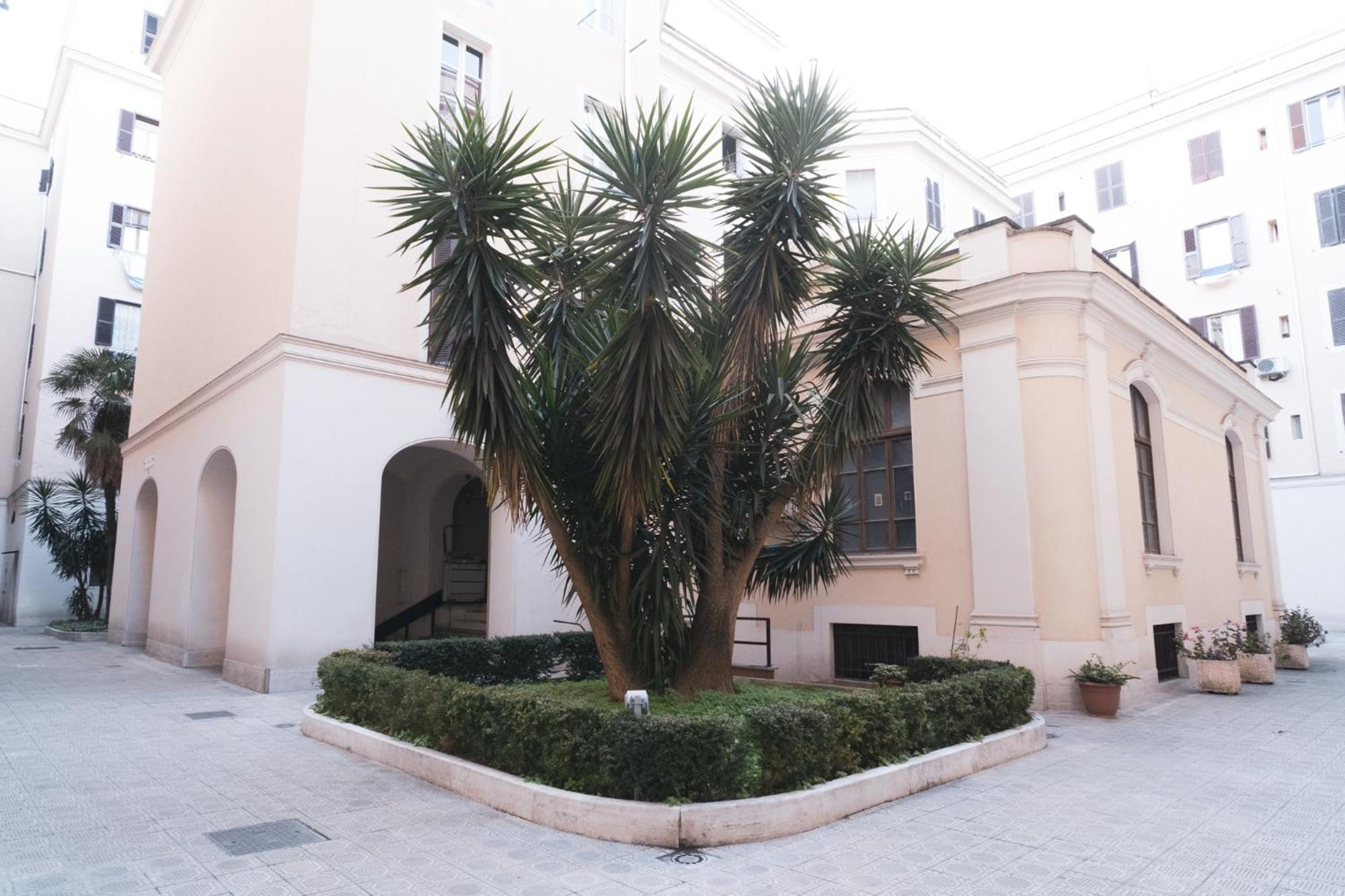 HC - Sunny Apartment in Testaccio!