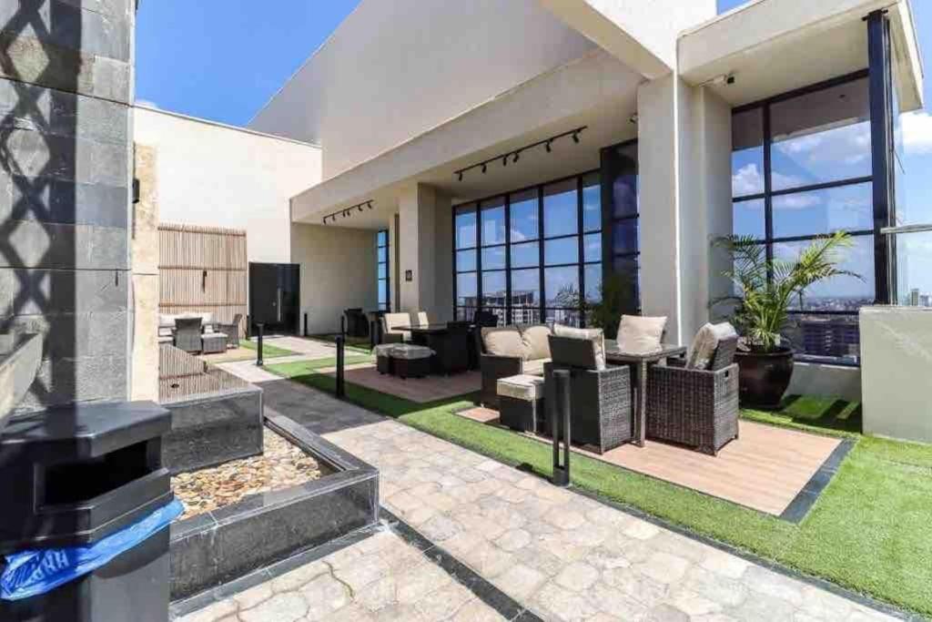 Sunny Modern Apartment Cinnamon Residence