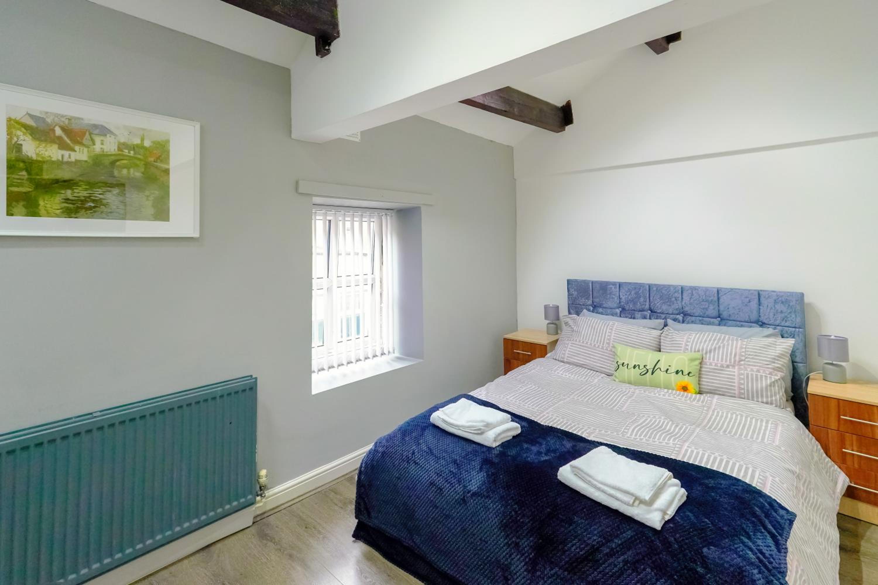 Headingley 2 Bedroom first floor cottage flat Near Universities shops& Park view 2