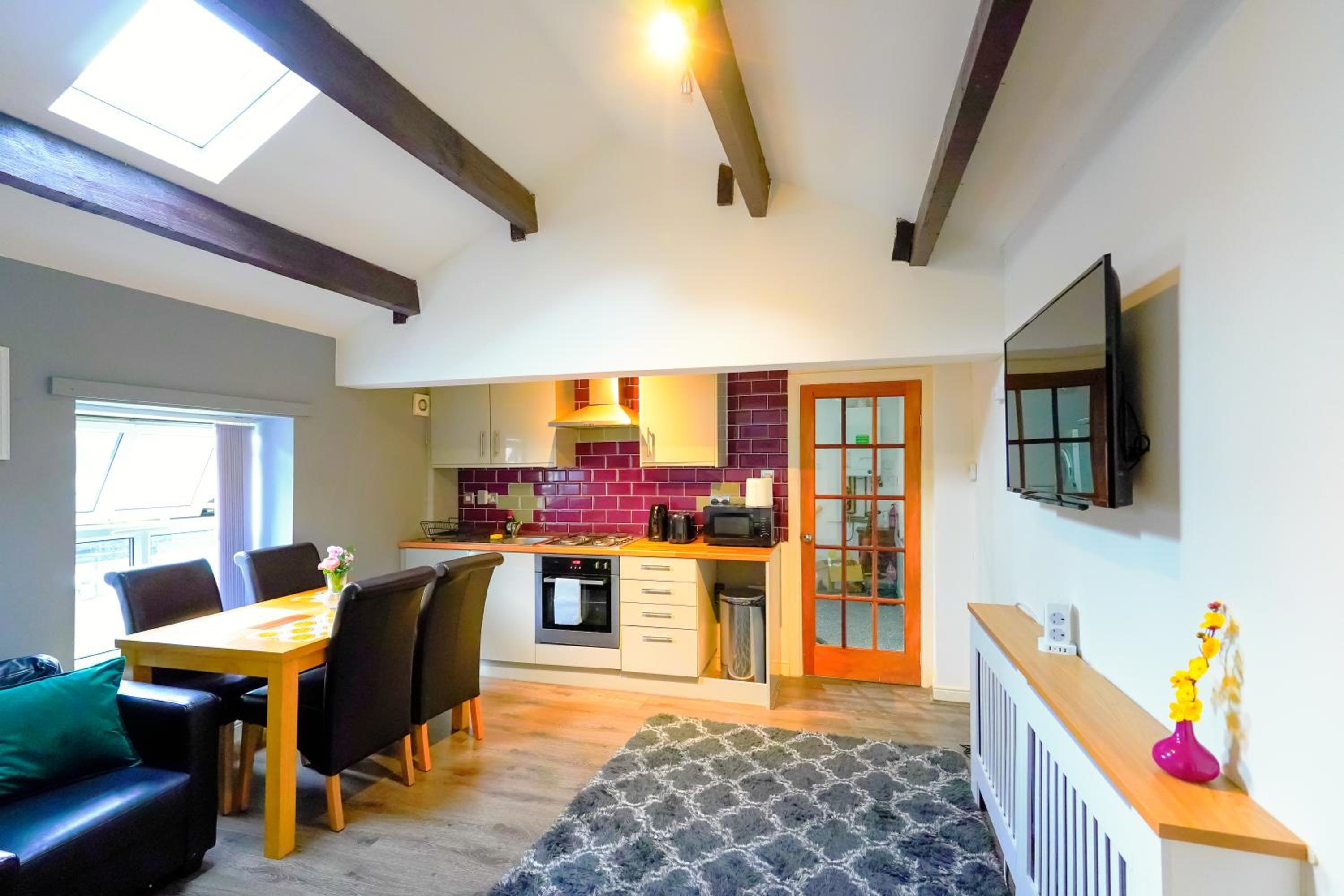 Headingley 2 Bedroom first floor cottage flat Near Universities shops& Park view 5