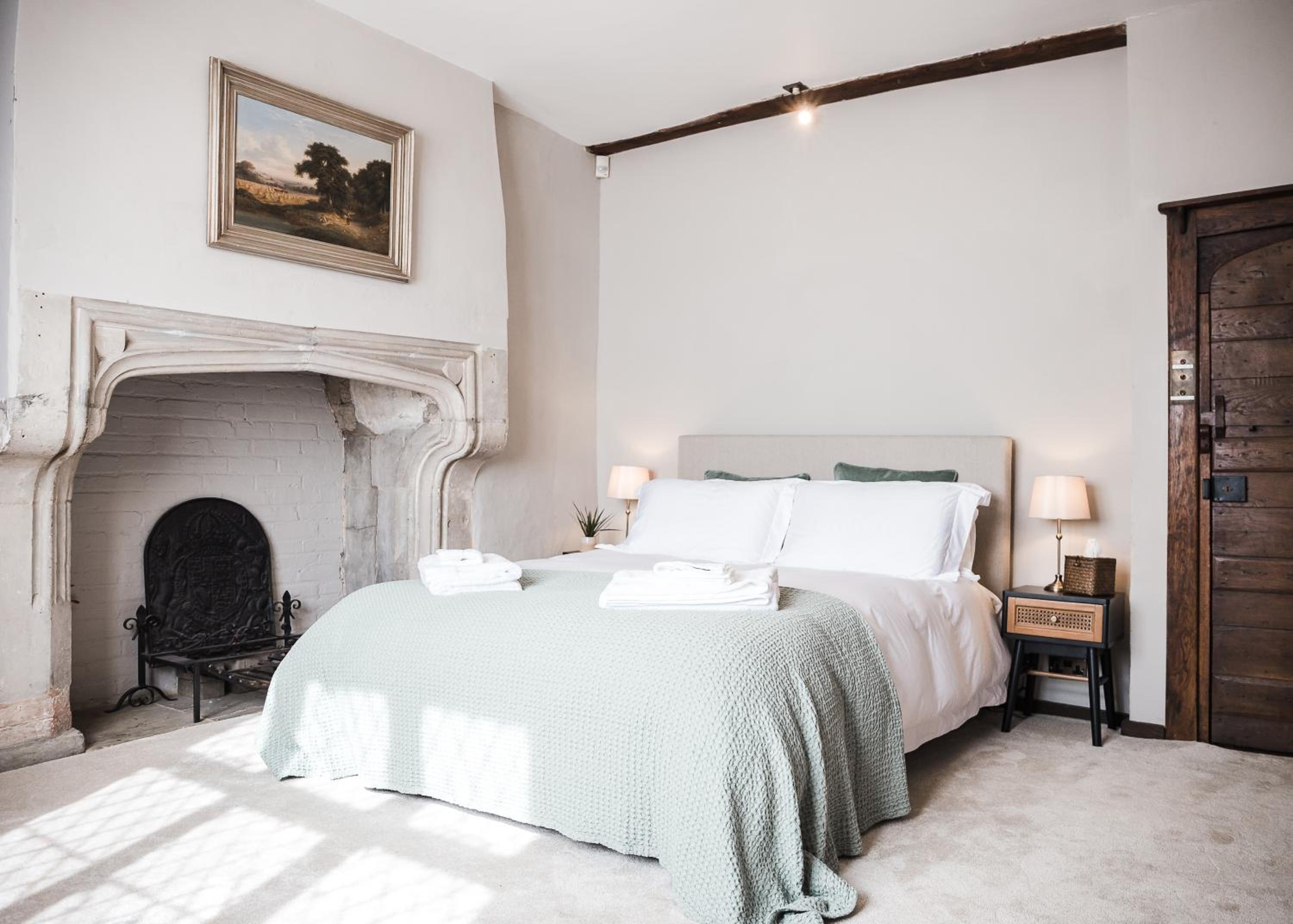 Taylour House - Edenbridge, sleeps 10, historic, unique yet modern