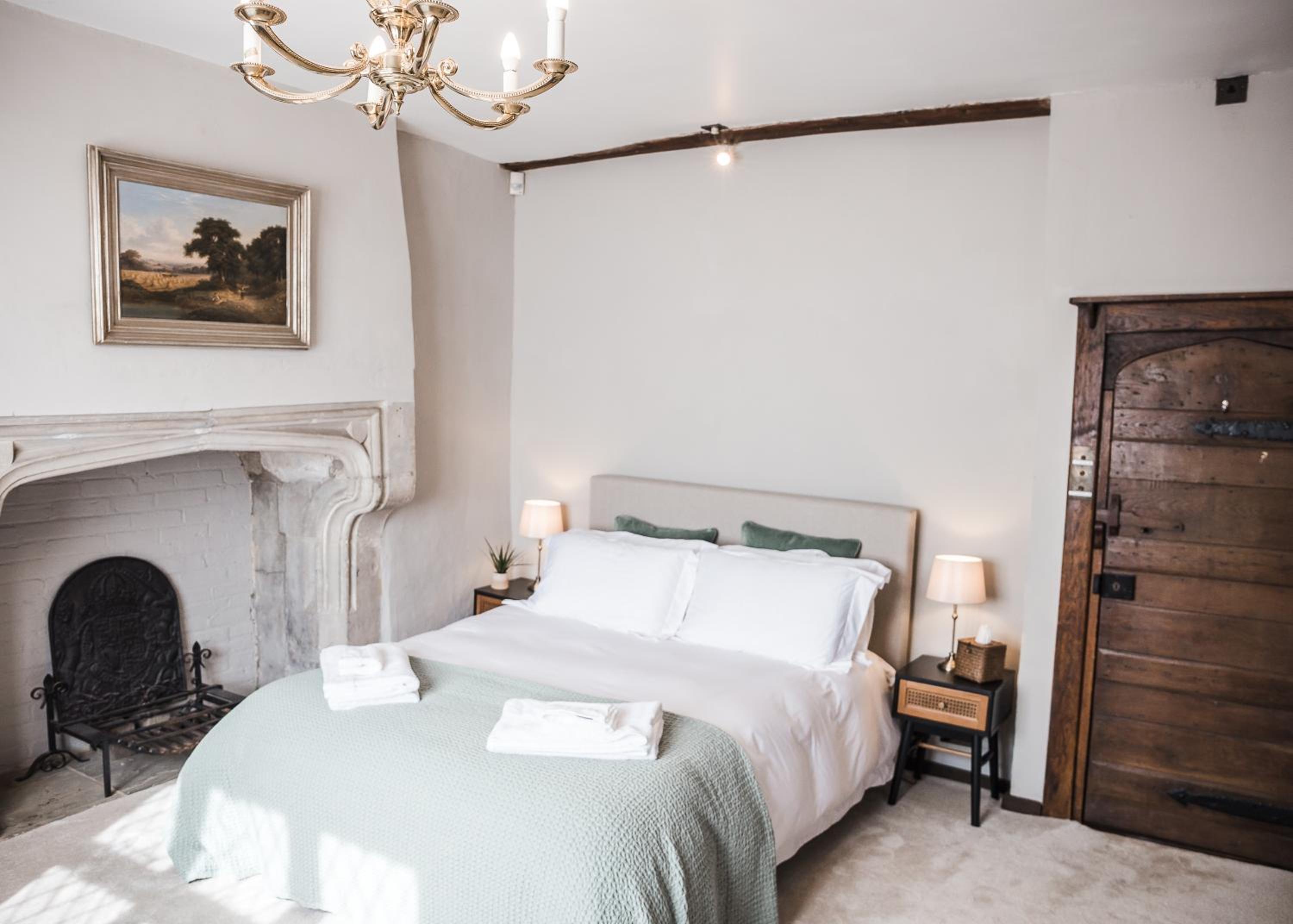 Taylour House - Edenbridge, sleeps 10, historic, unique yet modern