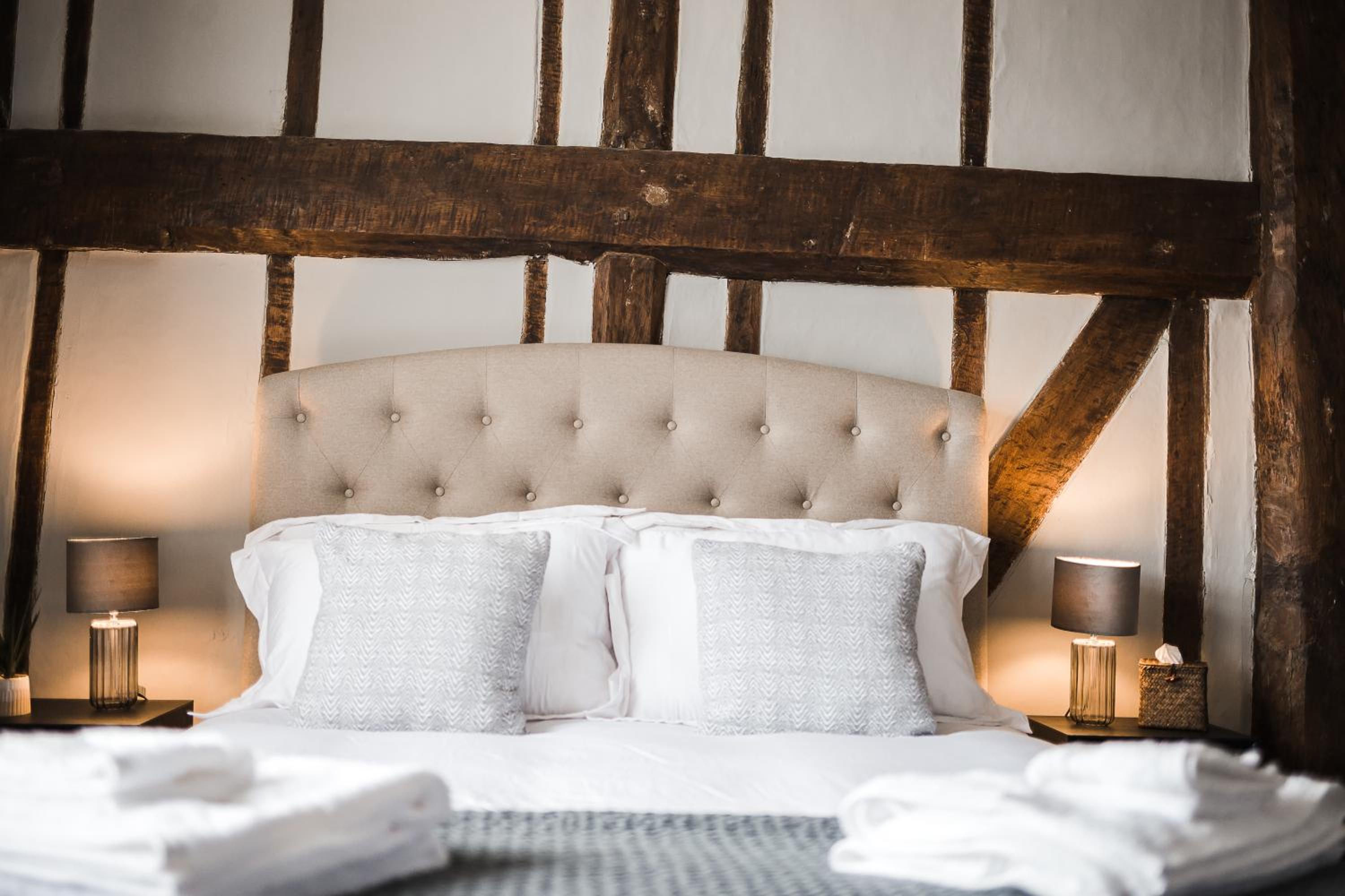 Taylour House - Edenbridge, sleeps 10, historic, unique yet modern