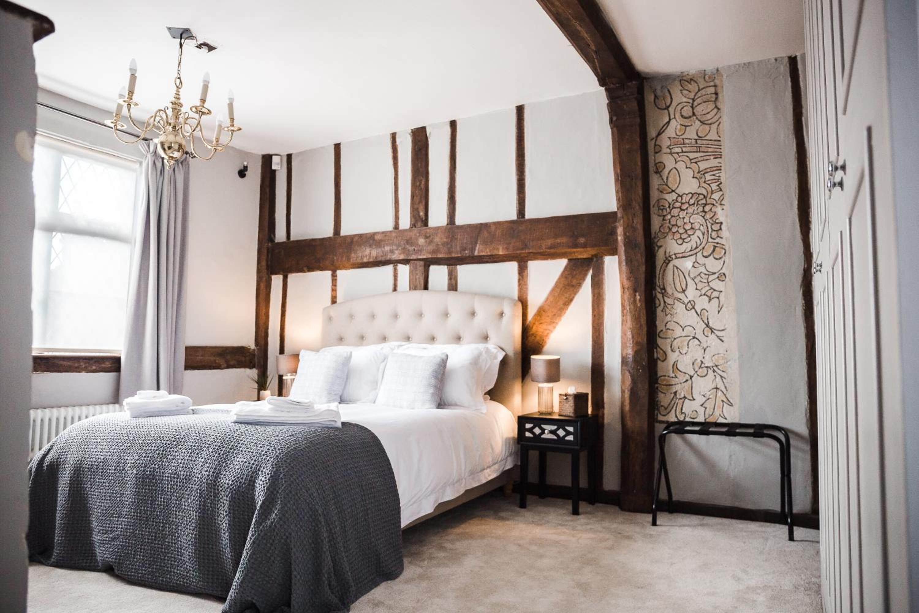 Taylour House - Edenbridge, sleeps 10, historic, unique yet modern