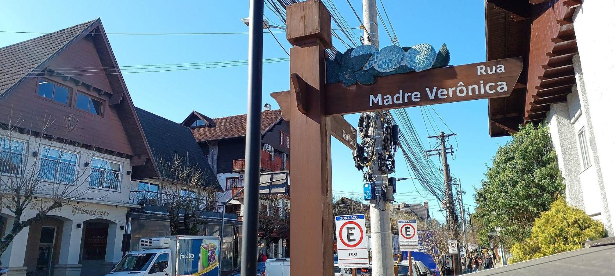 Locar-in Gramado - Apê Lindo a 30m da Rua Coberta