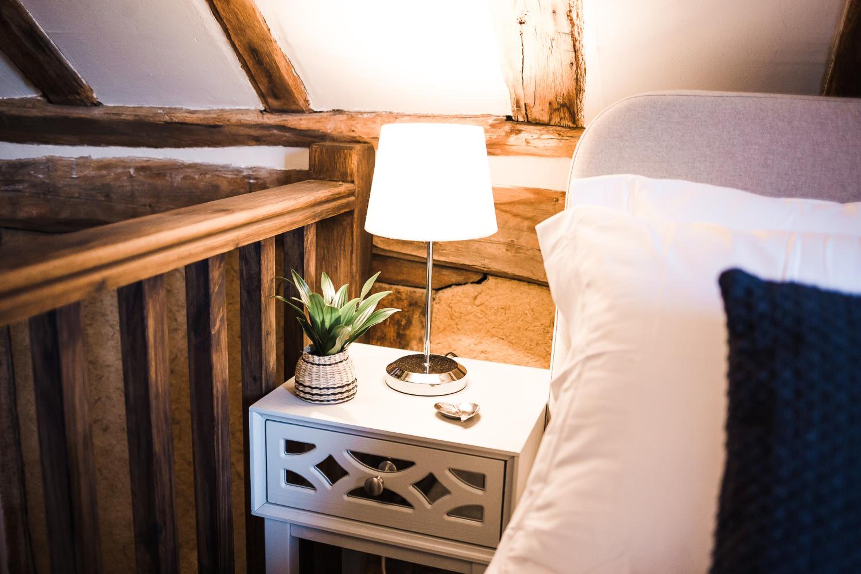 Taylour House - Edenbridge, sleeps 10, historic, unique yet modern