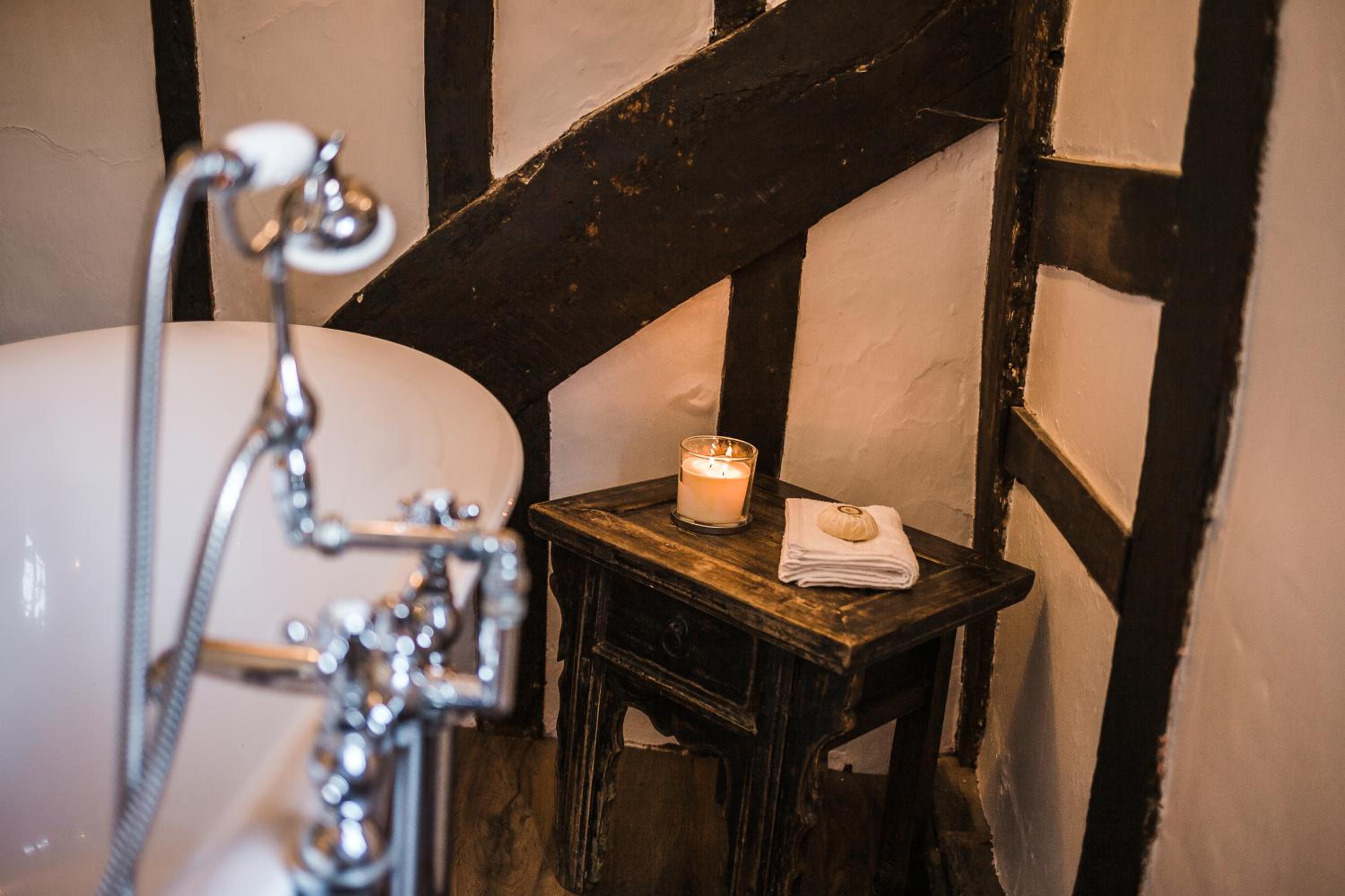 Taylour House - Edenbridge, sleeps 10, historic, unique yet modern