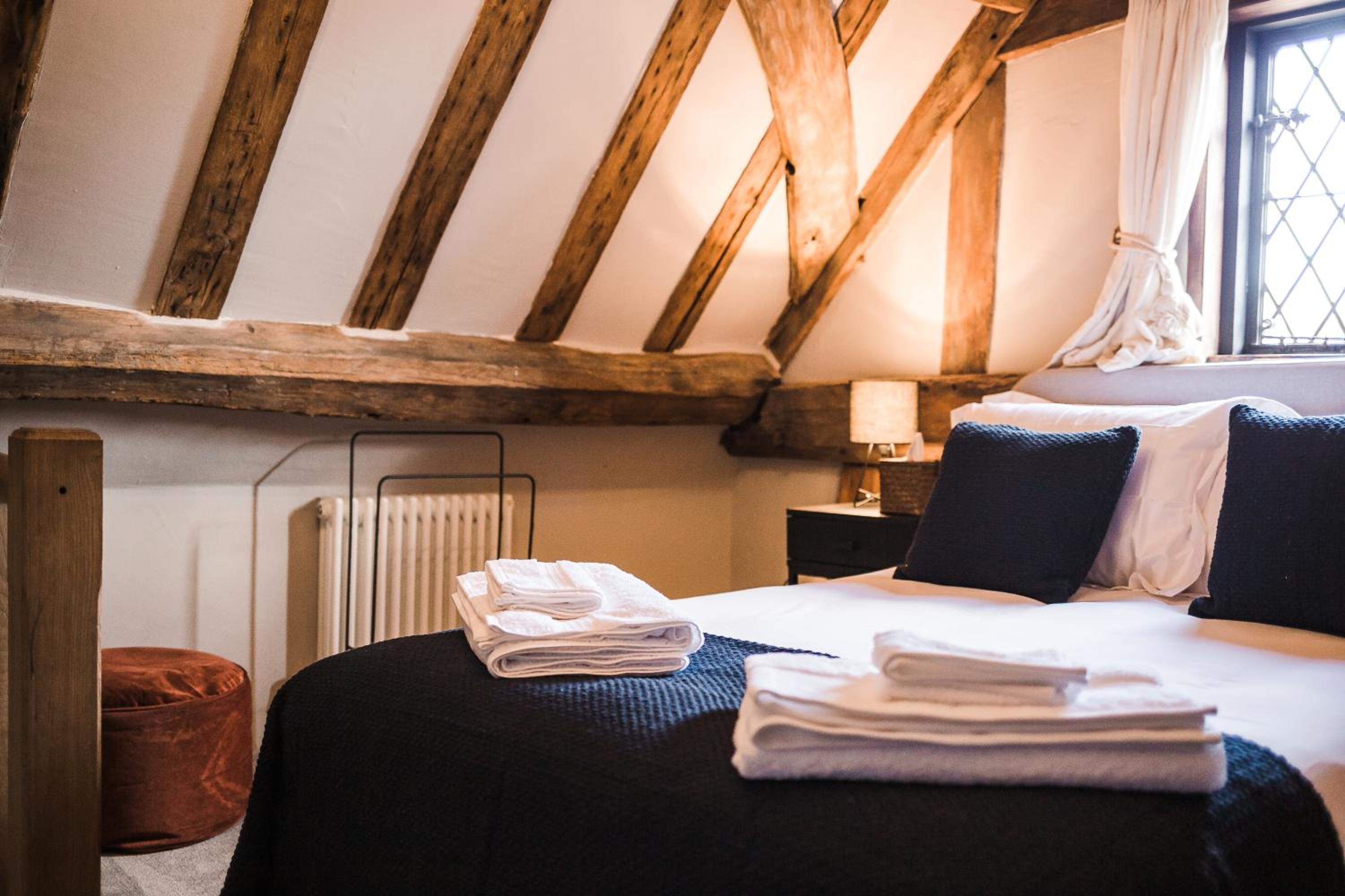 Taylour House - Edenbridge, sleeps 10, historic, unique yet modern