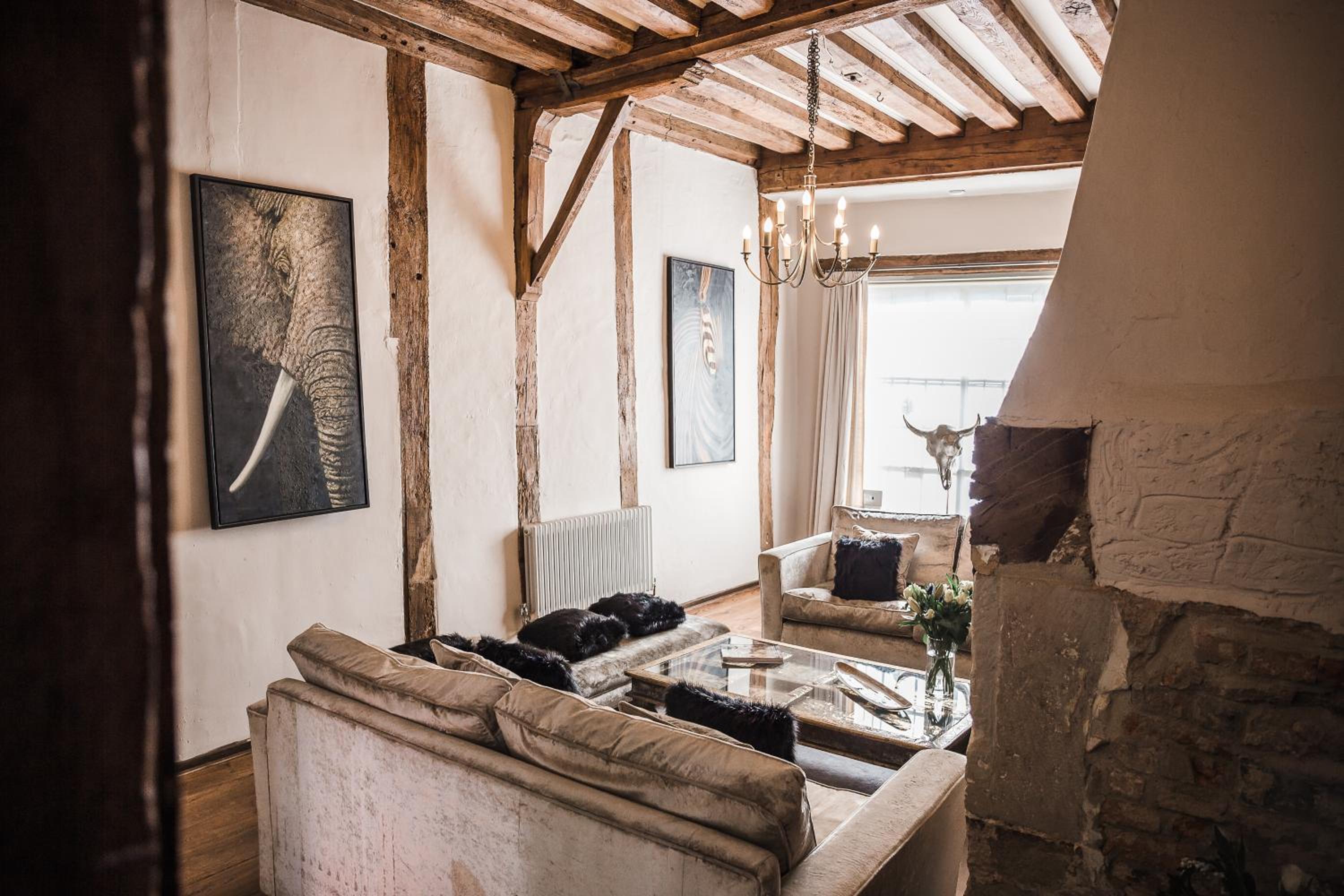 Taylour House - Edenbridge, sleeps 10, historic, unique yet modern