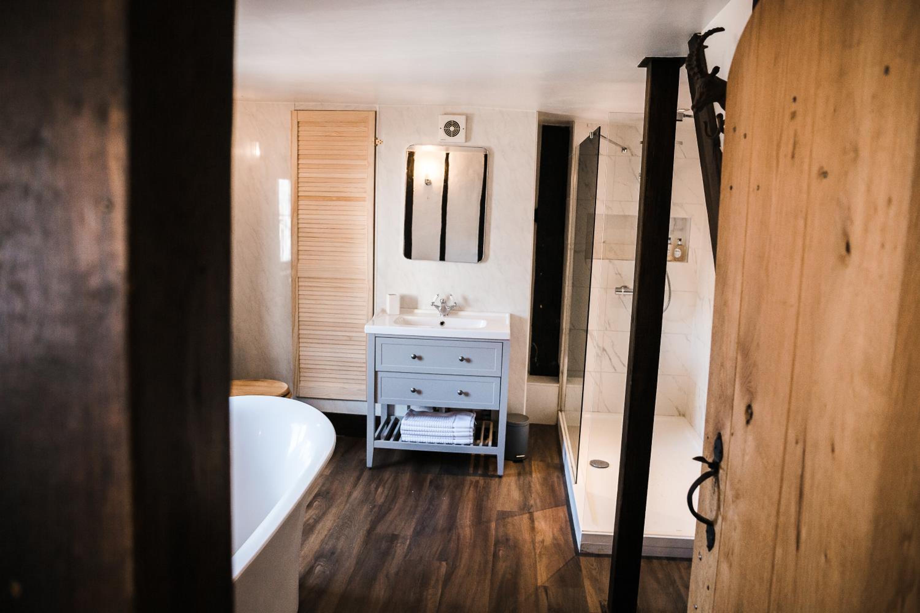 Taylour House - Edenbridge, sleeps 10, historic, unique yet modern