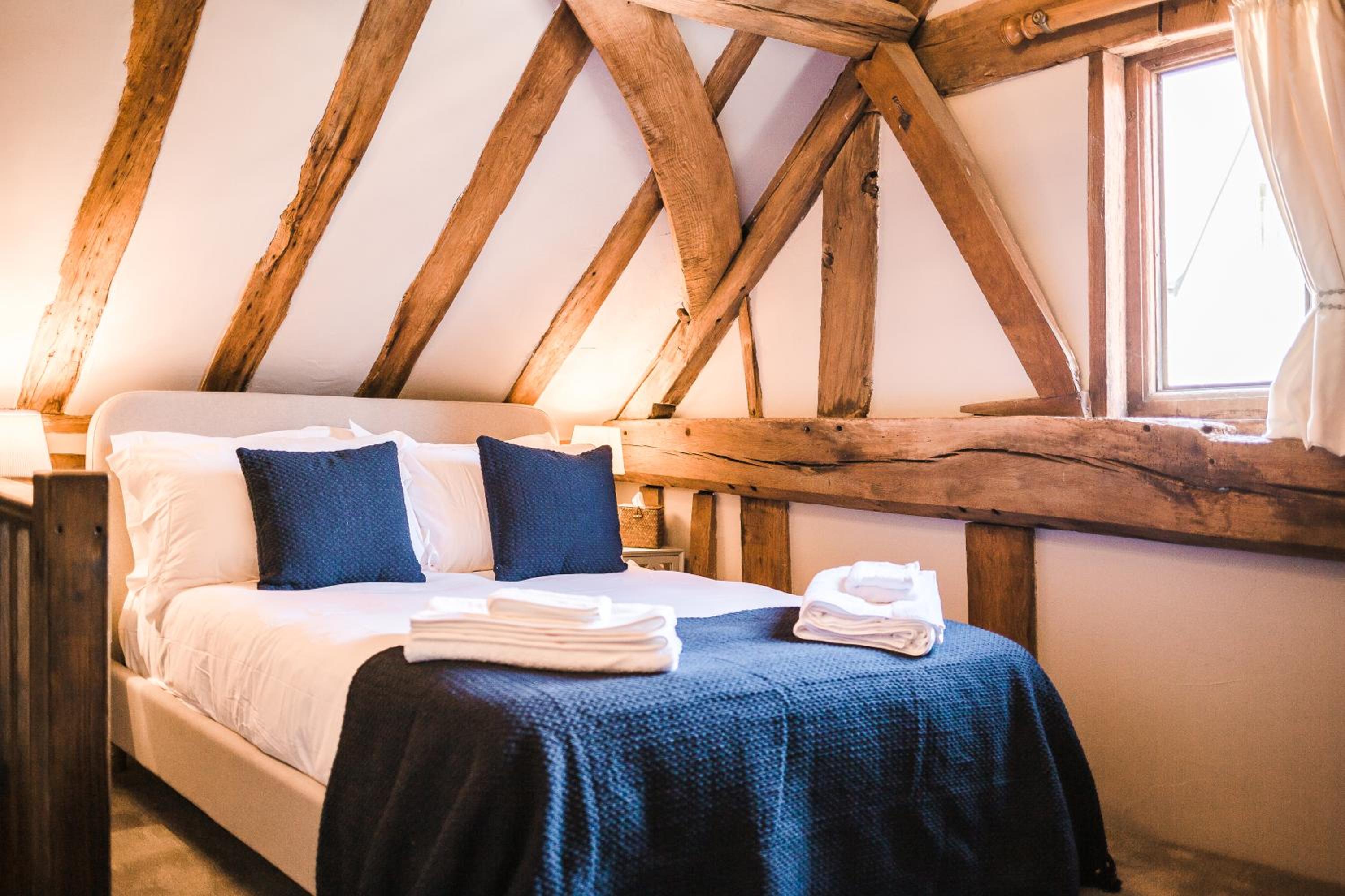 Taylour House - Edenbridge, sleeps 10, historic, unique yet modern